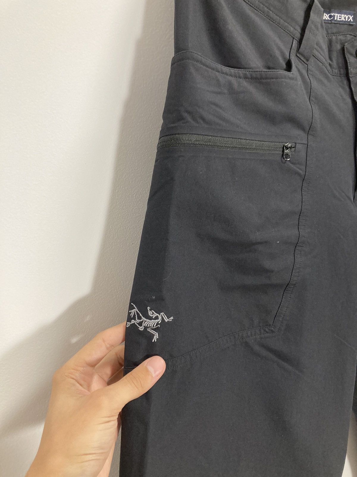 Arc'teryx Arcteryx black one pocket cargo pants Size US 32 / EU 48 - 3 Thumbnail