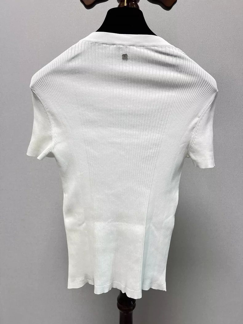 Chanel Chanel L24c versatile logo bottom white short sleeves 2504- Size XS / US 0-2 / IT 36-38 - 2 Thumbnail