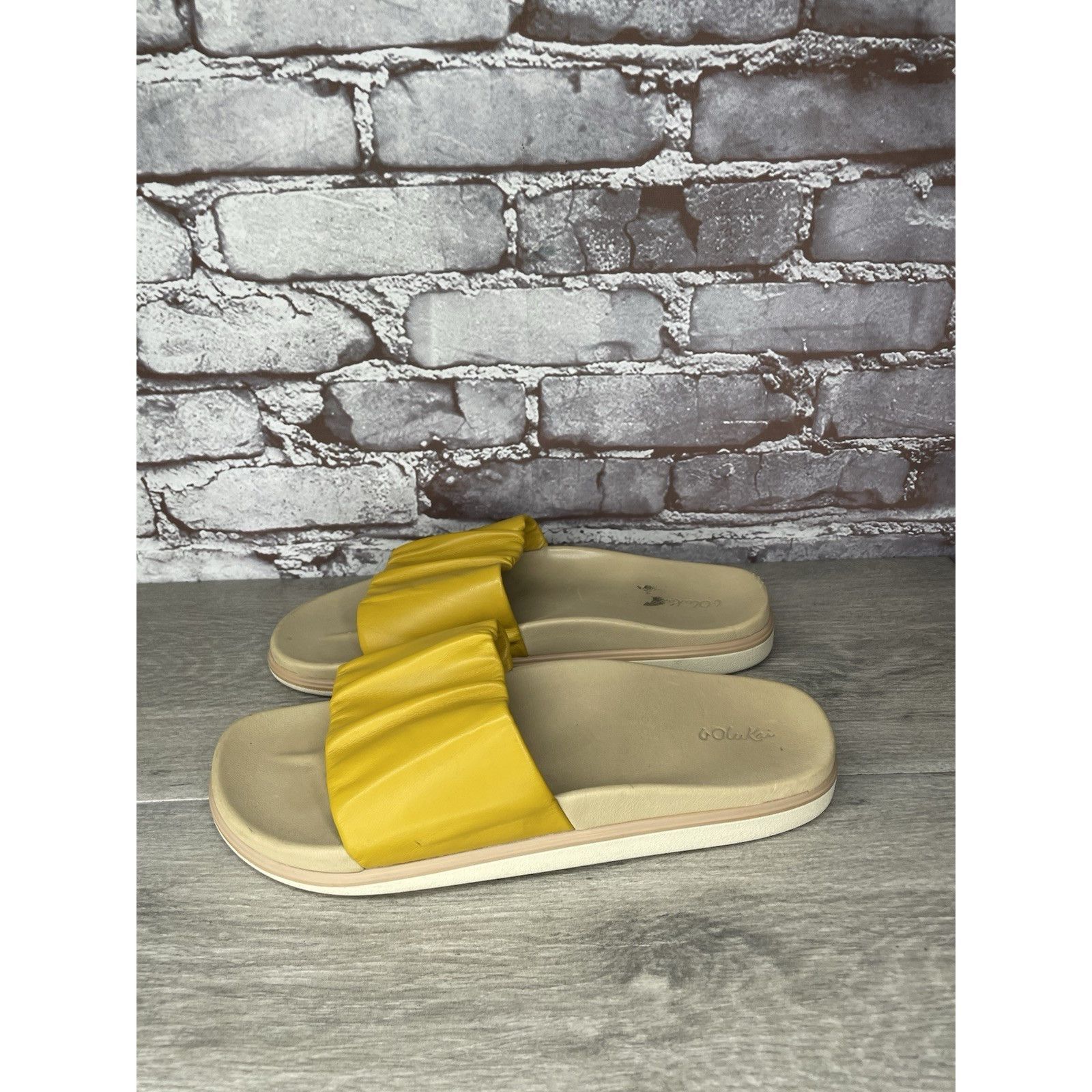 Olukai Olukai Pihapiha Gold Leather Beach Slides Casual Sandals Wom Size US 10 / IT 40 - 14 Thumbnail