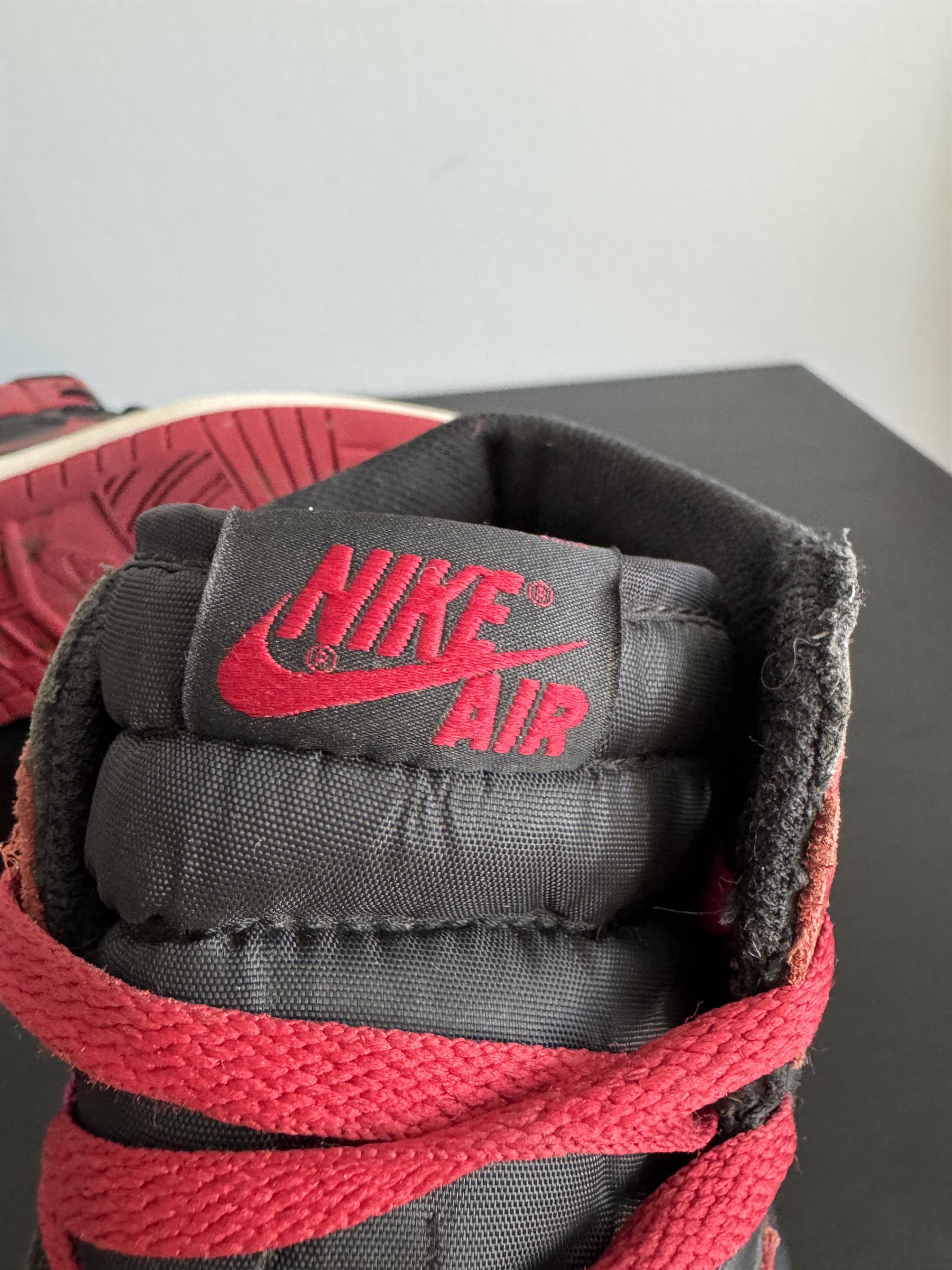 Jordan Brand 2016 Nike Air Jordan 1 High Bred Banned red OG Size US 9.5 / EU 42-43 - 8 Thumbnail