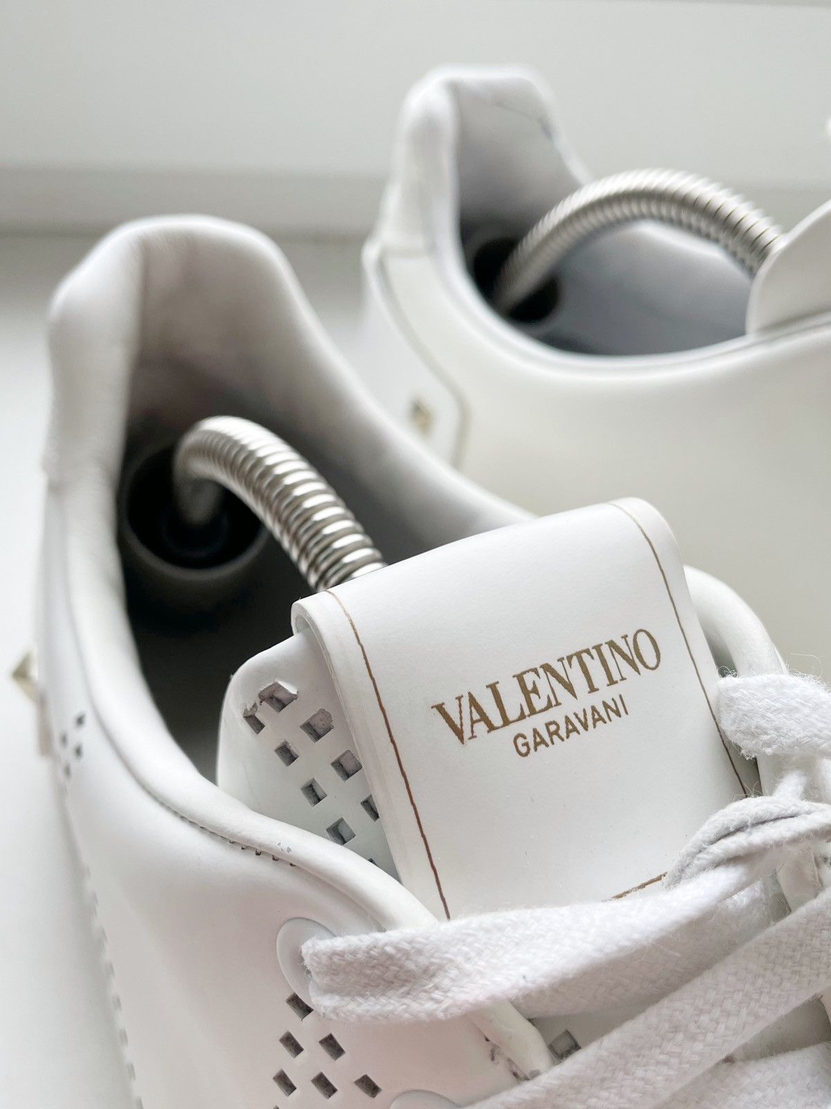 Valentino Valentino Garavani Men Basic White Leather Shoes Backnet 42 Size US 9 / EU 42 - 8 Thumbnail