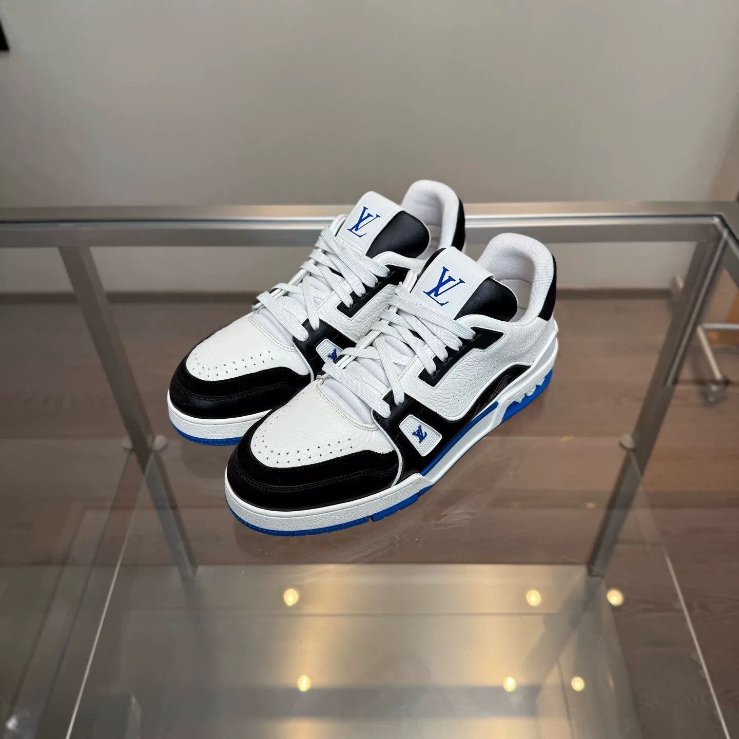 Louis Vuitton Louis Vuitton Training Blue Lowtop Sneakers 41 Men Size US 8.5 / EU 41-42 - 1 Thumbnail