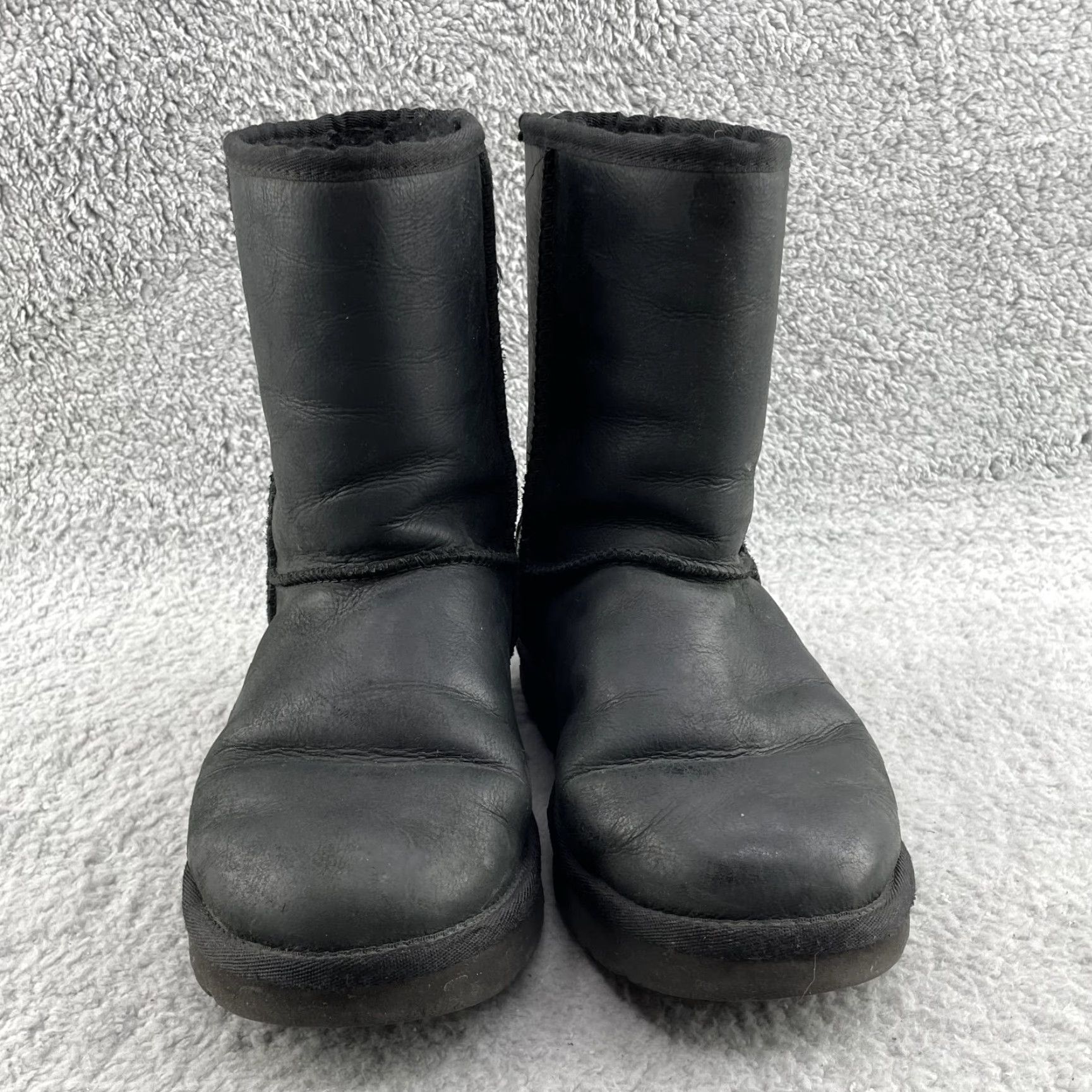 Ugg UGG Women Boots Classic Short Sheepskin Black 7 Outdoor Cabin Winter Slip-On Mid-Calf Lined Warm Boots Womens Size 28" / US 6 / IT 42 - 2 Thumbnail