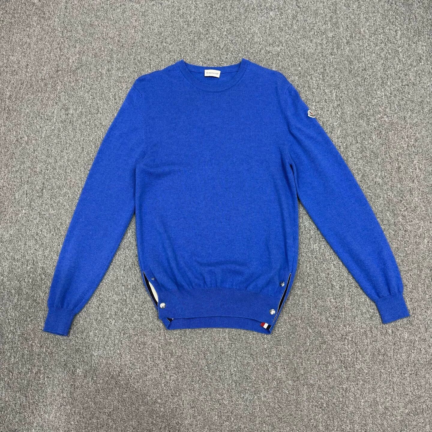 Moncler Moncler Blue arm logo wool knit sweater L 99 new Size US L / EU 52-54 / 3 - 1 Thumbnail