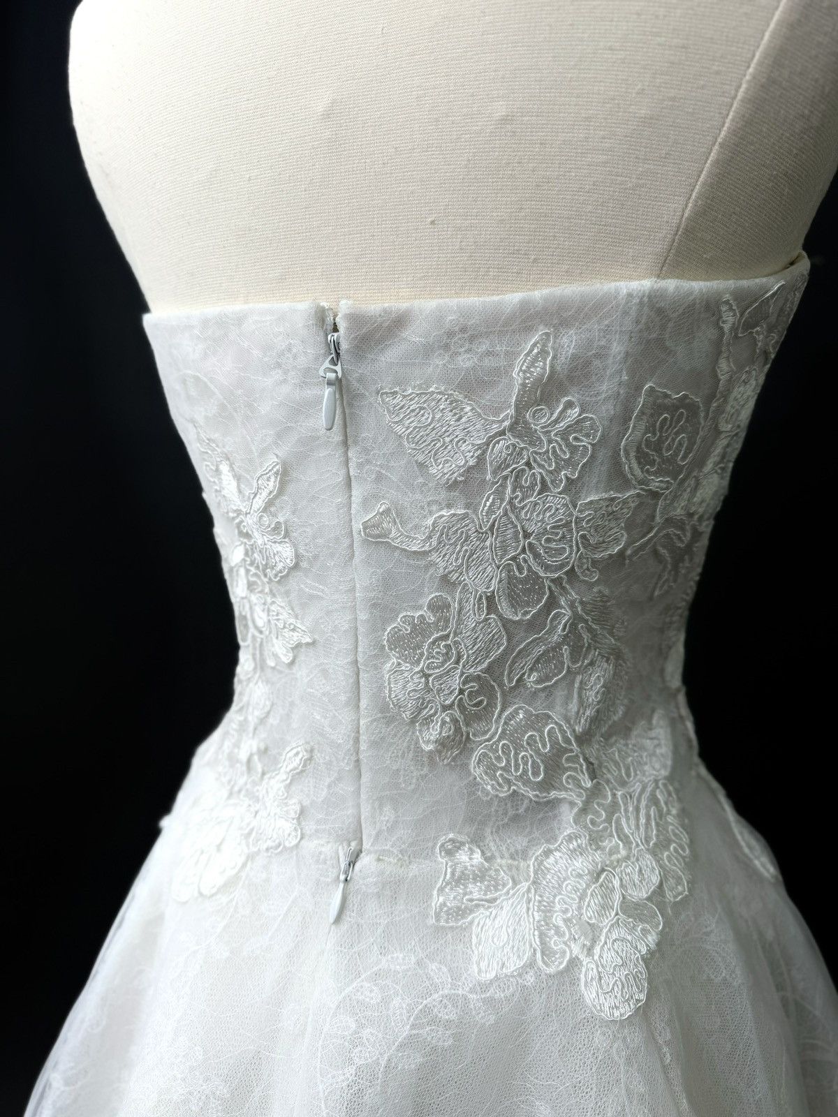 Other Preloved US 4 Anna Augusta Embroidery lace Bridal Gown Size S / US 4 / IT 40 - 5 Thumbnail