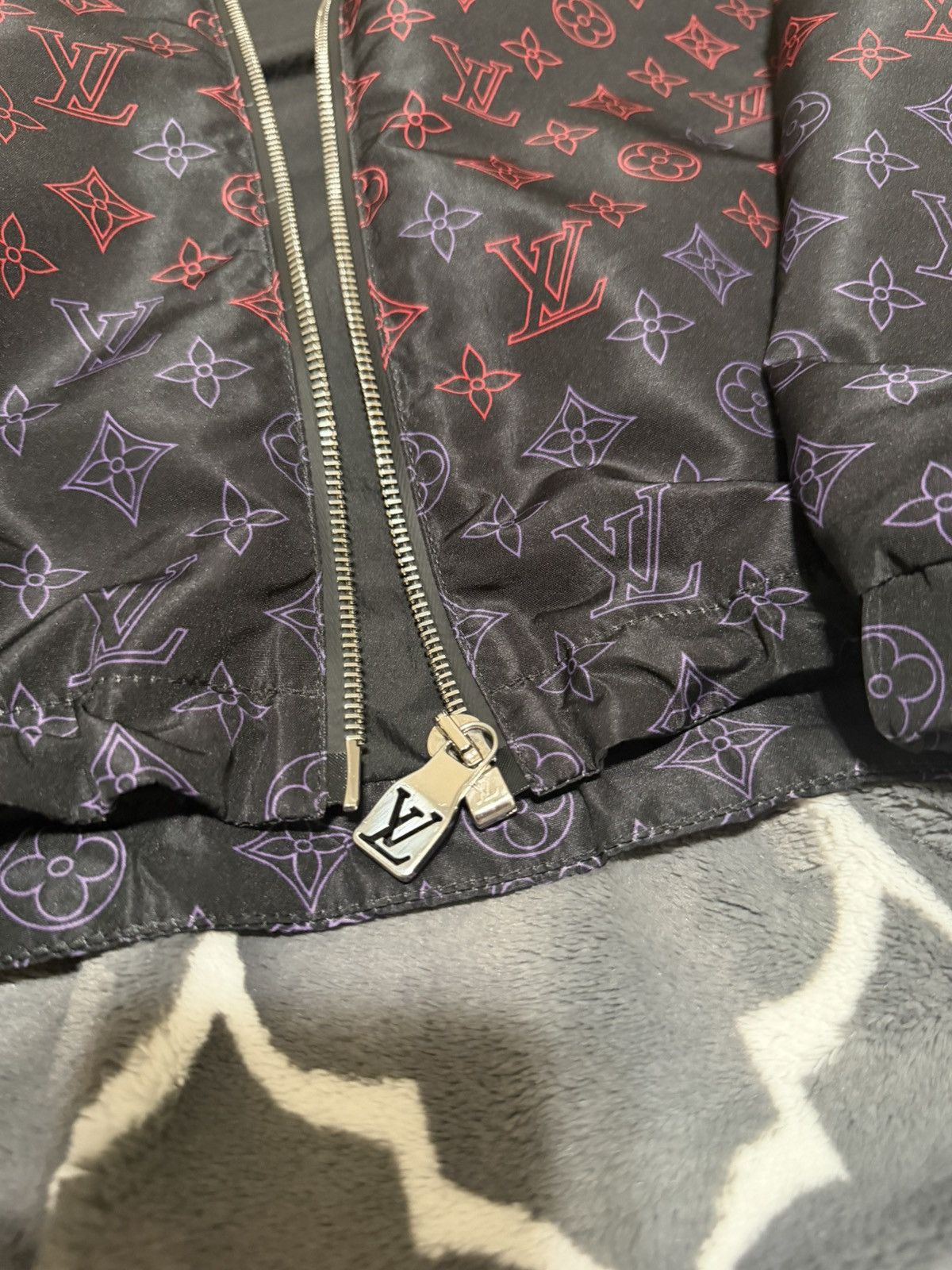 Louis Vuitton Louis Vuitton Monogram Flowers Gradient Printed Windbreaker Size US L / EU 52-54 / 3 - 5 Thumbnail