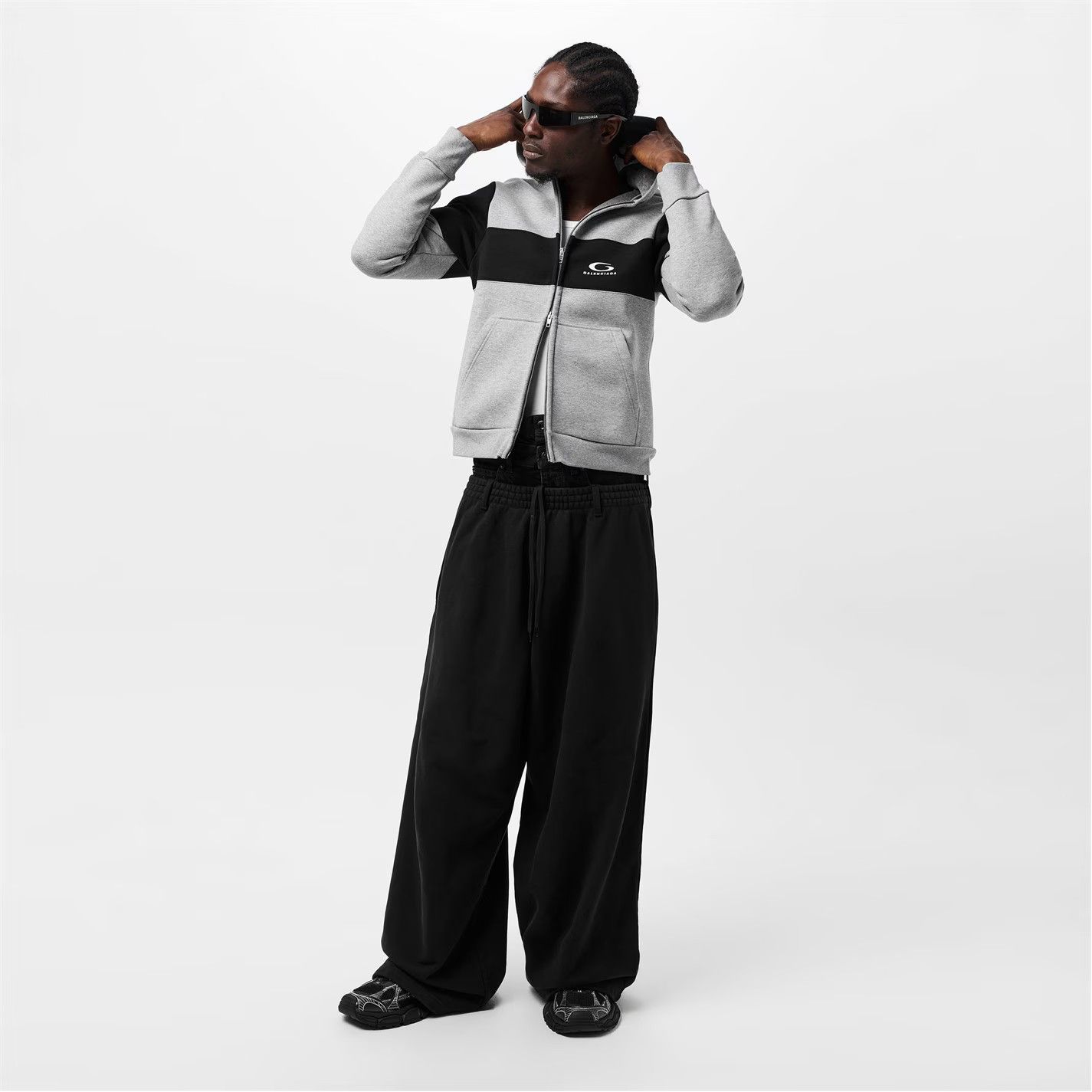 Balenciaga o1g2r1mq0226 Contrast Band Hoodie In Heather Grey/Black Size US L / EU 52-54 / 3 - 6 Thumbnail