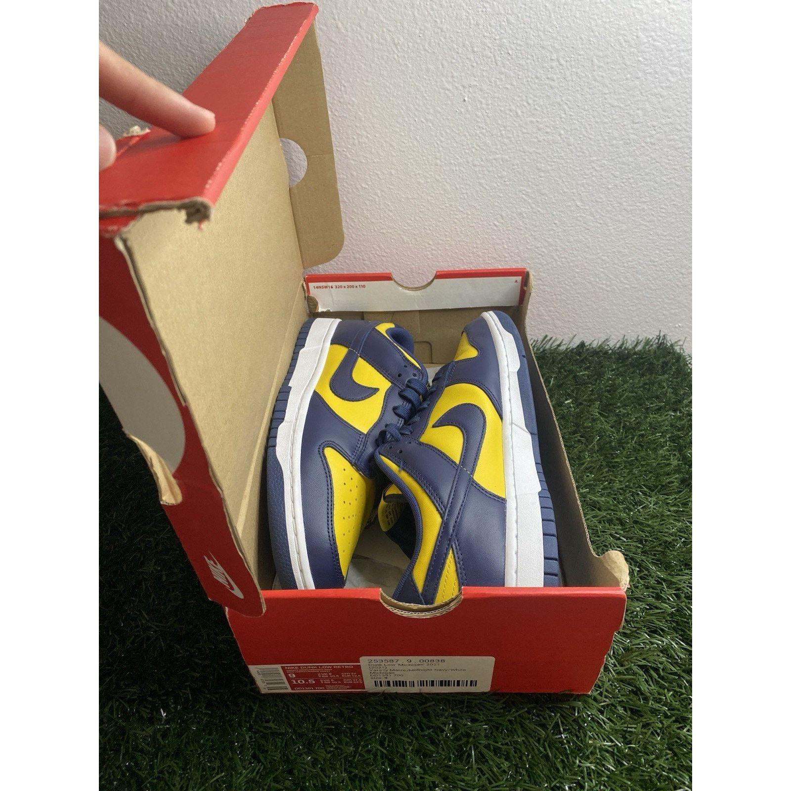 Nike Nike Dunk Low Michigan 2021 | Size 9 US | TRIED ON ! Size US 9 / EU 42 - 10 Thumbnail