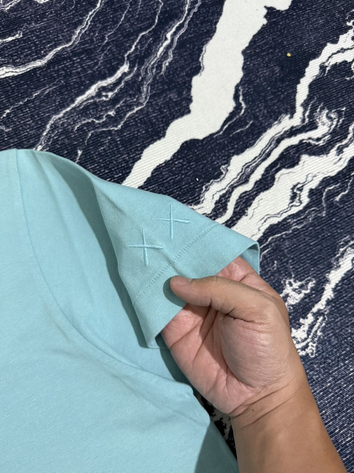 Kaws Uniqlo x kaws t shirt Size US S / EU 44-46 / 1 - 8 Thumbnail