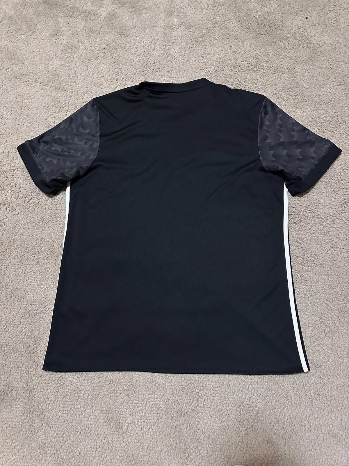 Adidas MANCHESTER UNITED 2017/18 AWAY FOOTBALL SHIRT SOCCER JERSEY Size US XL / EU 56 / 4 - 7 Thumbnail