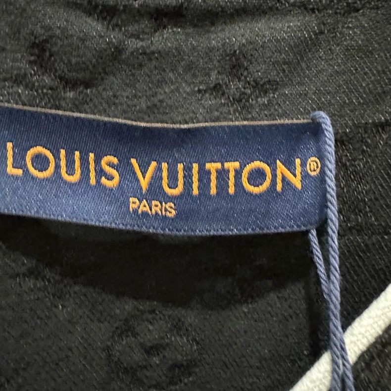 Louis Vuitton Louis Vuitton Embossed Dark Full Embroidered Logo Short Sl Size US M / EU 48-50 / 2 - 3 Thumbnail