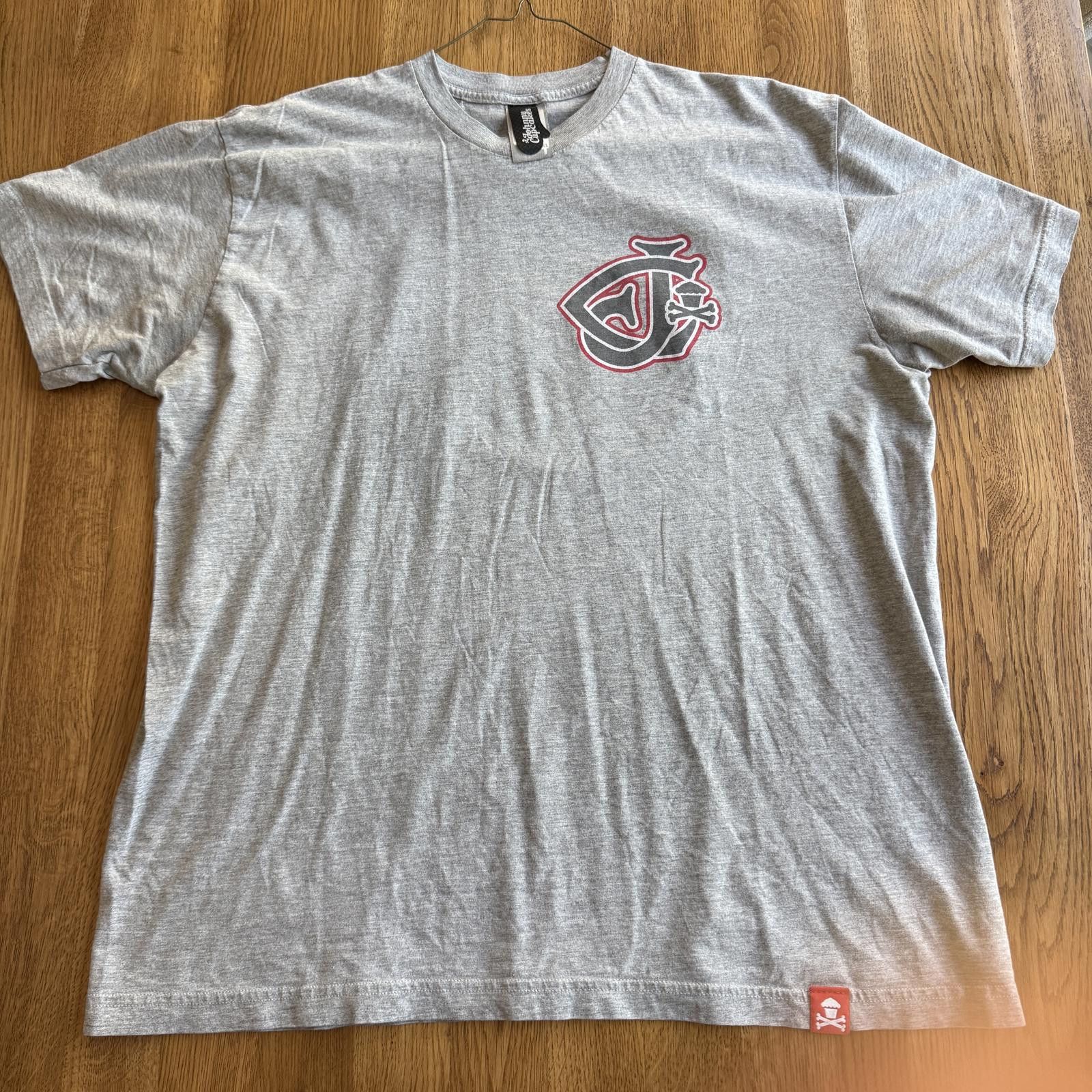 Unknown London Johnny Cupcakes Crest Shirt Vintage Vault Size XL Size US L / EU 52-54 / 3 - 1 Thumbnail
