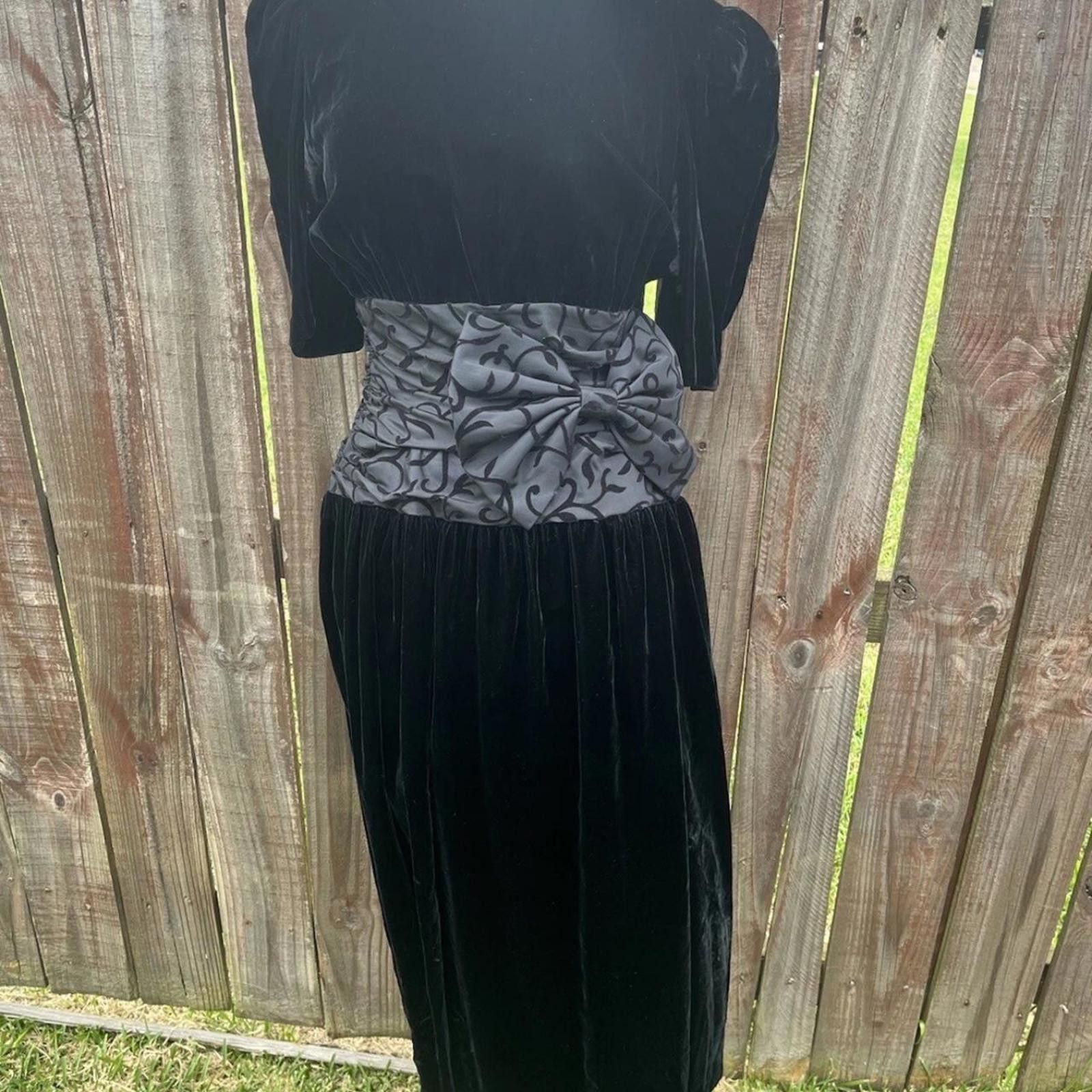 Other Black velvet vintage 80s dress Size M / US 6-8 / IT 42-44 - 1 Thumbnail