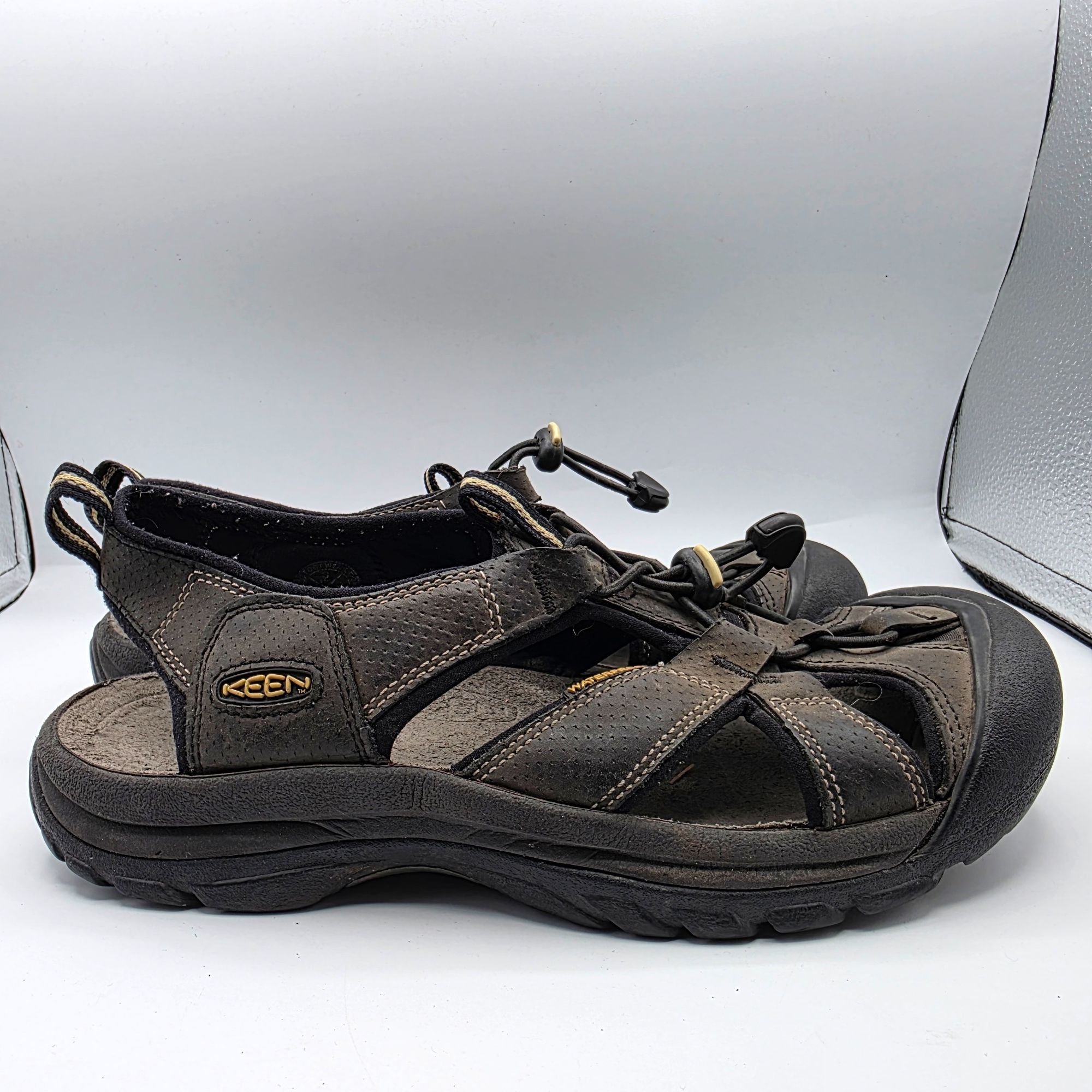 KEEN Keen H2 Mens Size 8 Gray Closed Toe Sandals Waterproof Casua Size US 8 / EU 41 - 12 Thumbnail