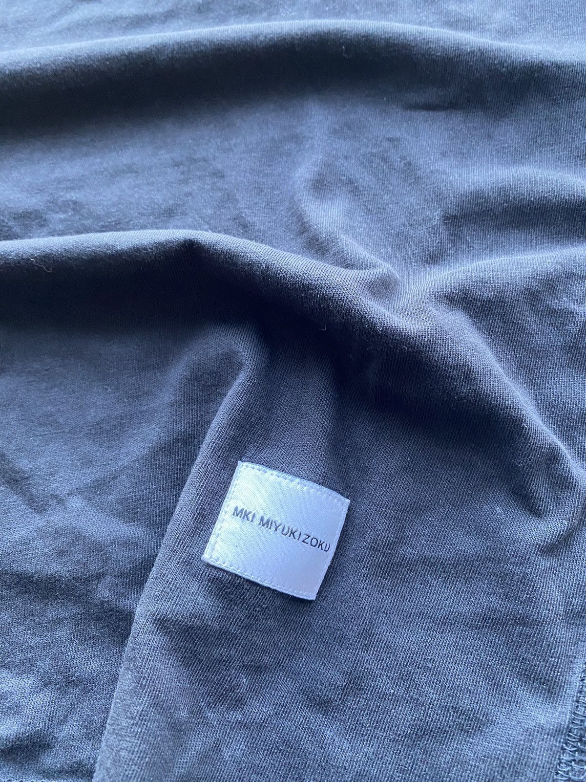 Japanese Brand × Mki Miyuki Zoku × Vintage Mki Miyuki Zoku Black Sun Faded Centre Logo Mens T Shirt s Size US S / EU 44-46 / 1 - 4 Thumbnail