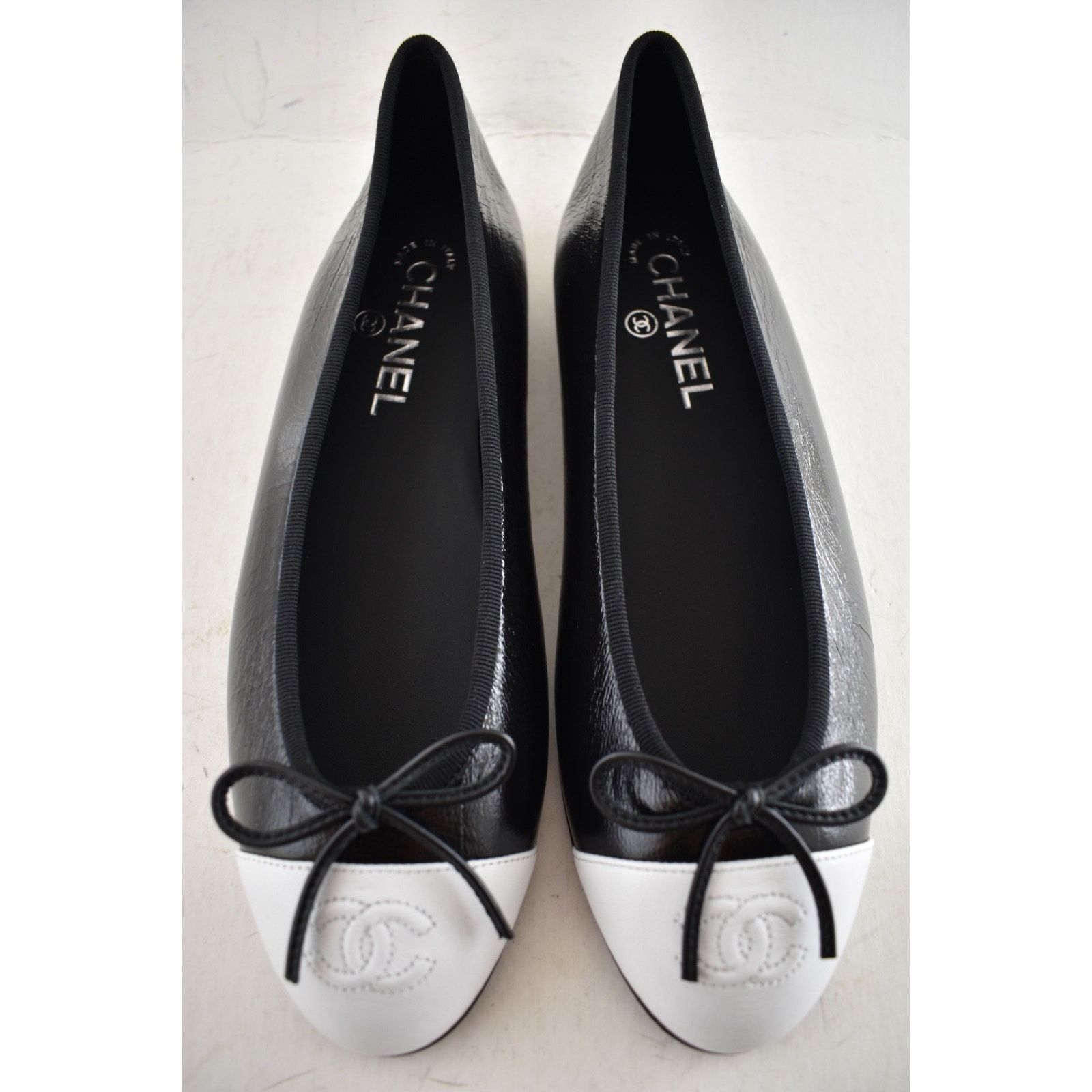 Chanel Chanel 26S Black White Lambskin CC Bow Ballet Flat 40 Size US 10 / IT 40 - 16 Thumbnail