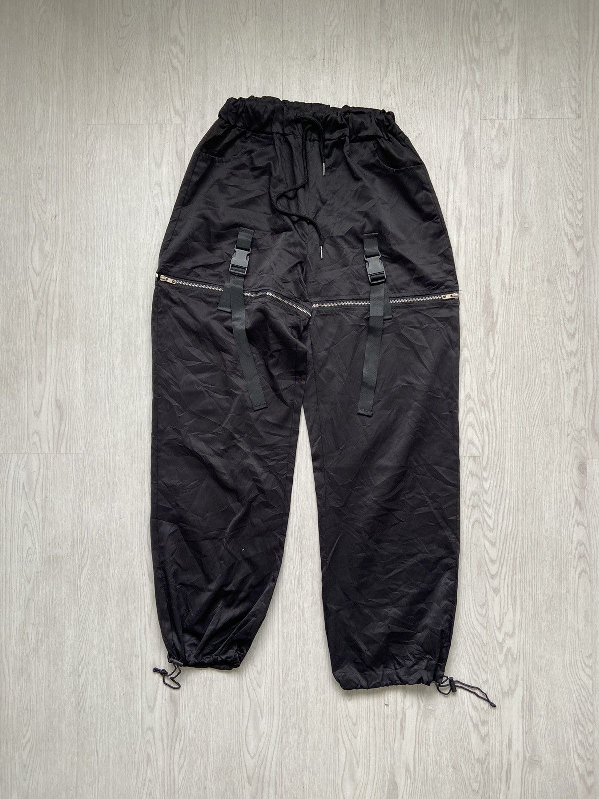 Japanese Brand Vintage 2000’s Zipper Parachute Acronym Design Wide Pants Size US 30 / EU 46 - 1 Thumbnail