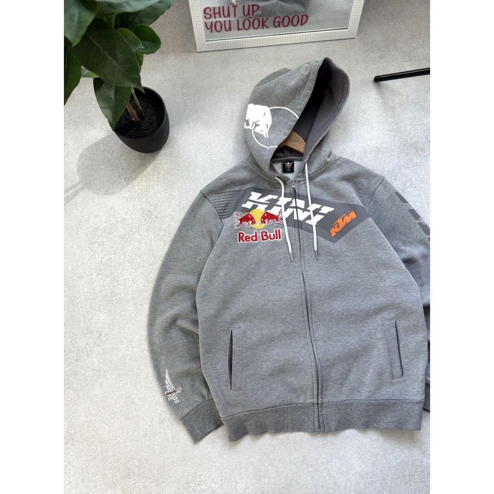 Vintage RED BULL KTM ZIP HOODIE GRAY MOTORRAD Y2K STREETWEAR JACKET HOODED Hoodie Mens L Gray Racing KTM Red Bull Jacket Sports Motorcycle Zip Hooded Size US L / EU 52-54 / 3 - 5 Thumbnail