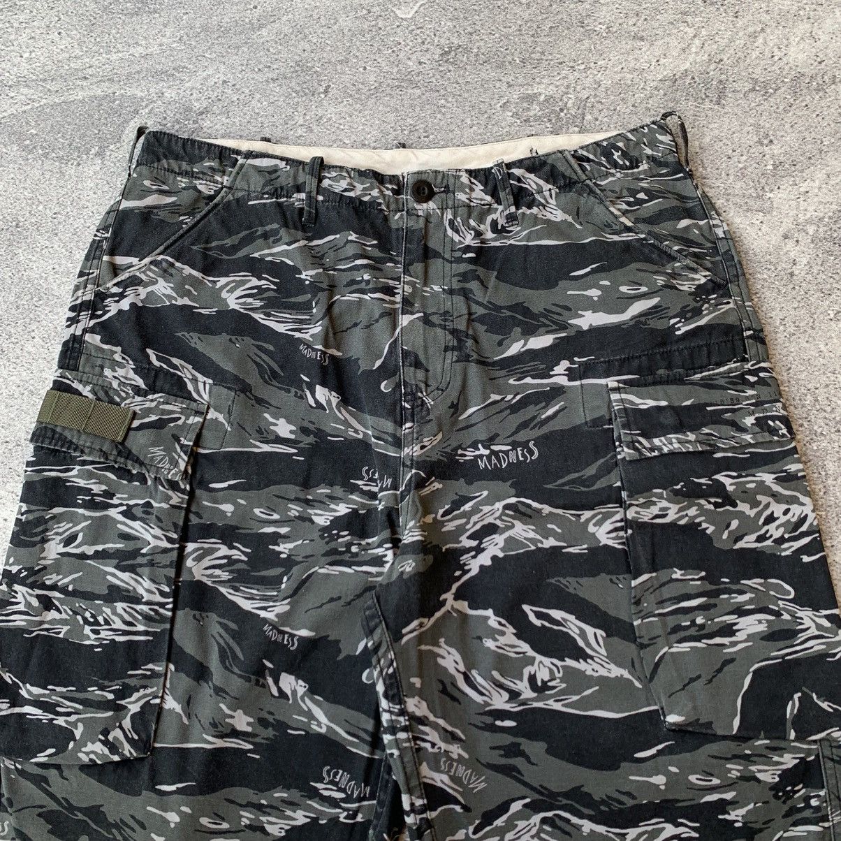 Madness Madness Military Cargo Tiger Stripe Shorts Size US 32 / EU 48 - 4 Thumbnail