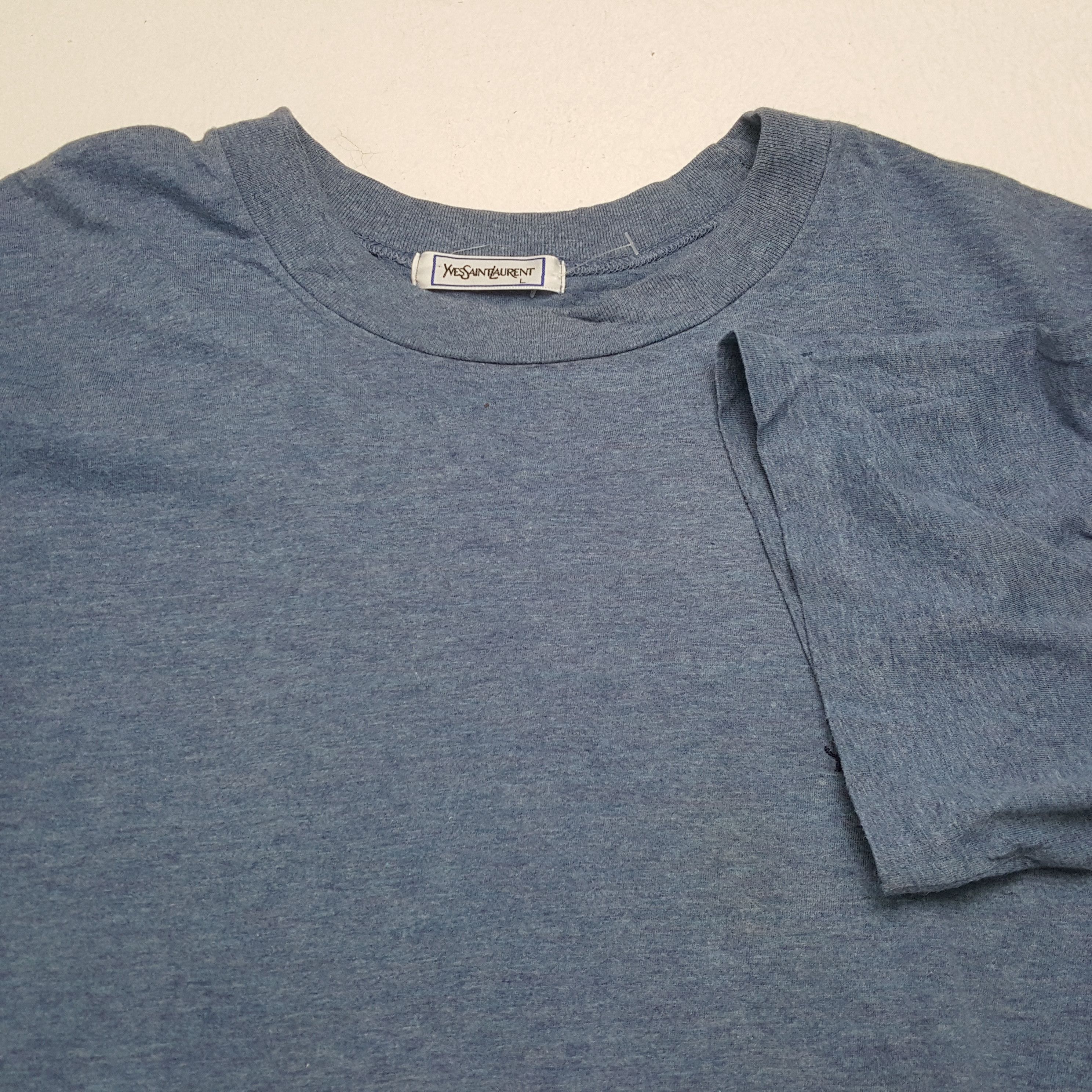 Vintage × Yves Saint Laurent YVES SAINT LAURENT Small Logo Design Vintage Tshirt Size US M / EU 48-50 / 2 - 5 Thumbnail