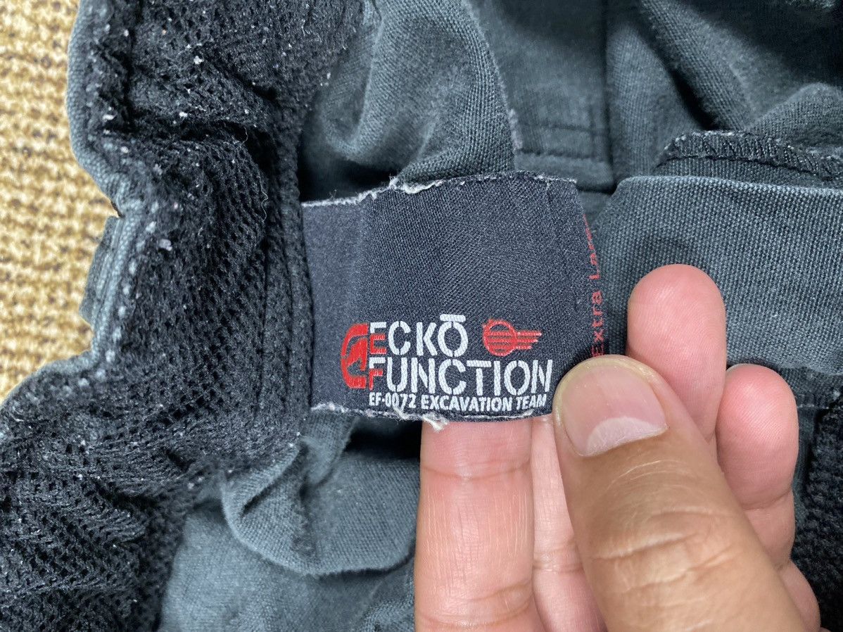Ecko Unltd. Vintage Faded Ecko Function Cargo Shortpants Size US 35 - 9 Thumbnail