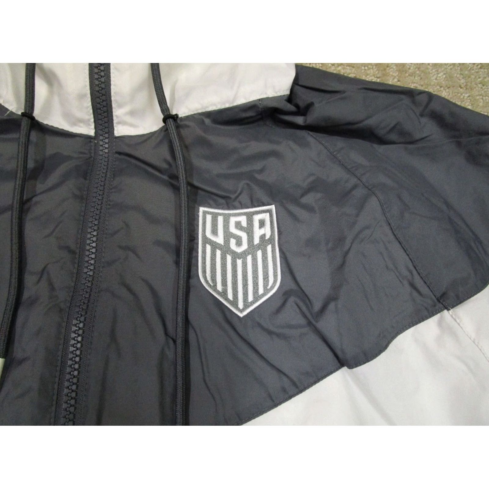 Nike Nike Jacket Men L White Gray Windbreaker Hooded Lightweight Logo Sports Casual Soccer USA Windbreaker Size US L / EU 52-54 / 3 - 3 Thumbnail