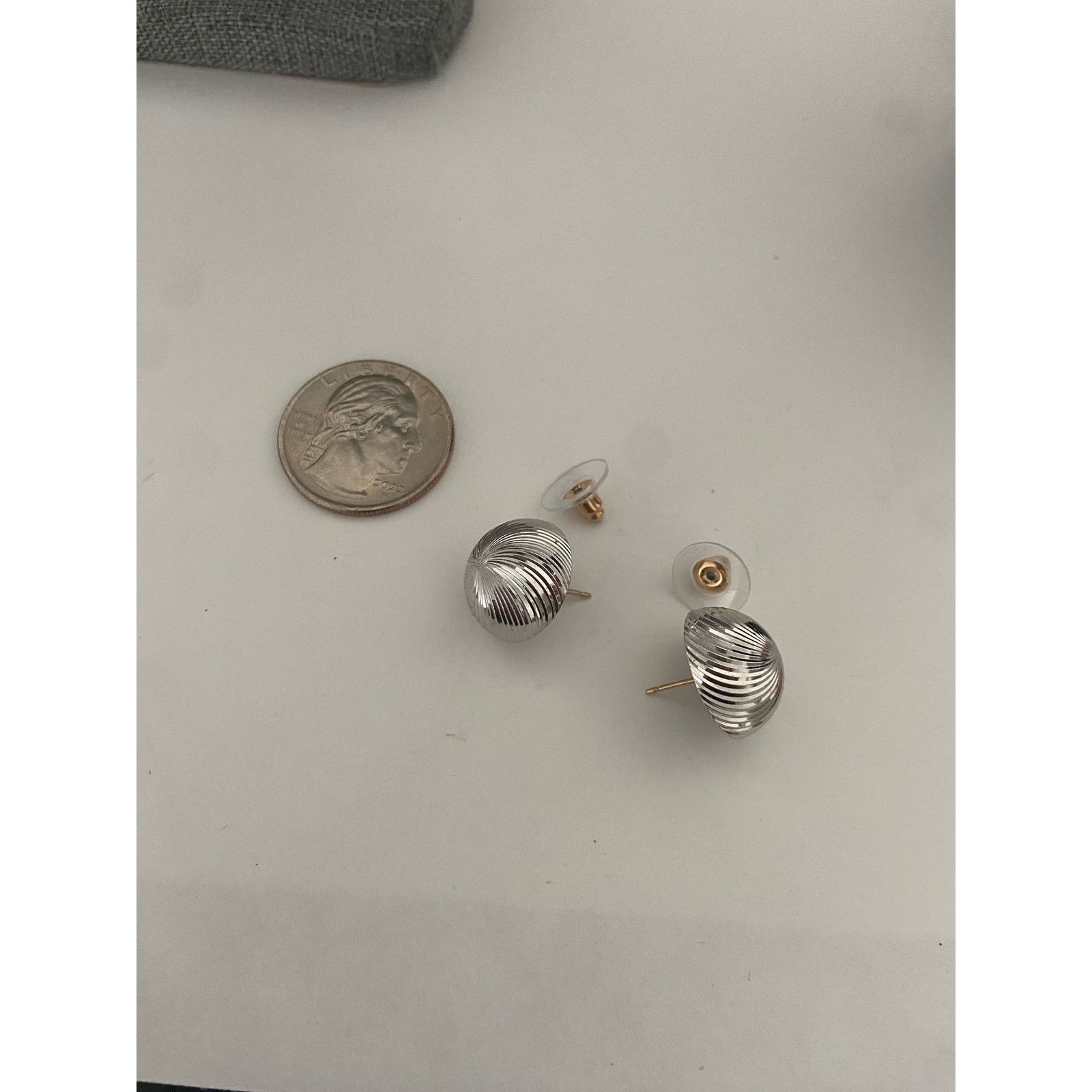 Other round stud earrings silver tone Size ONE SIZE - 3 Thumbnail