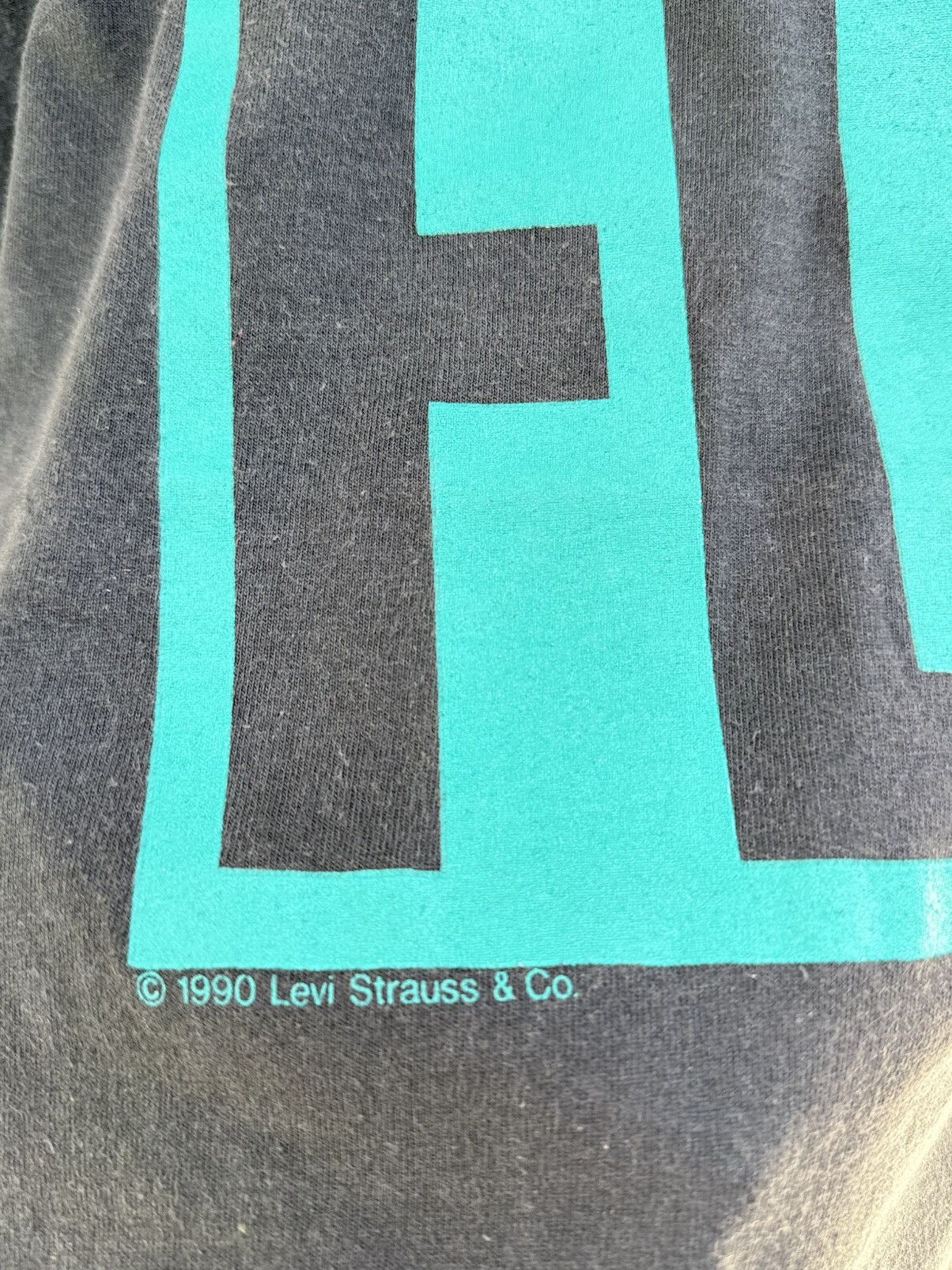Levi's Vintage Clothing Thrashed Vintage 90s Levis Button Your Fly Faded Tee Size US L / EU 52-54 / 3 - 4 Thumbnail