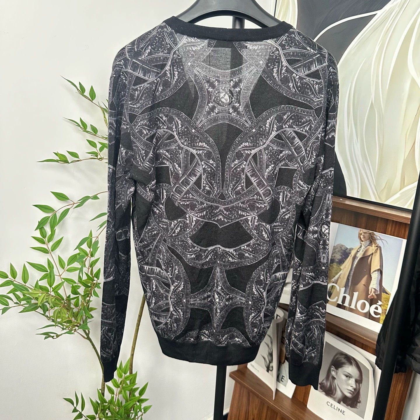Versace versace men's knitted v-neck cardigan Size US L / EU 52-54 / 3 - 2 Thumbnail