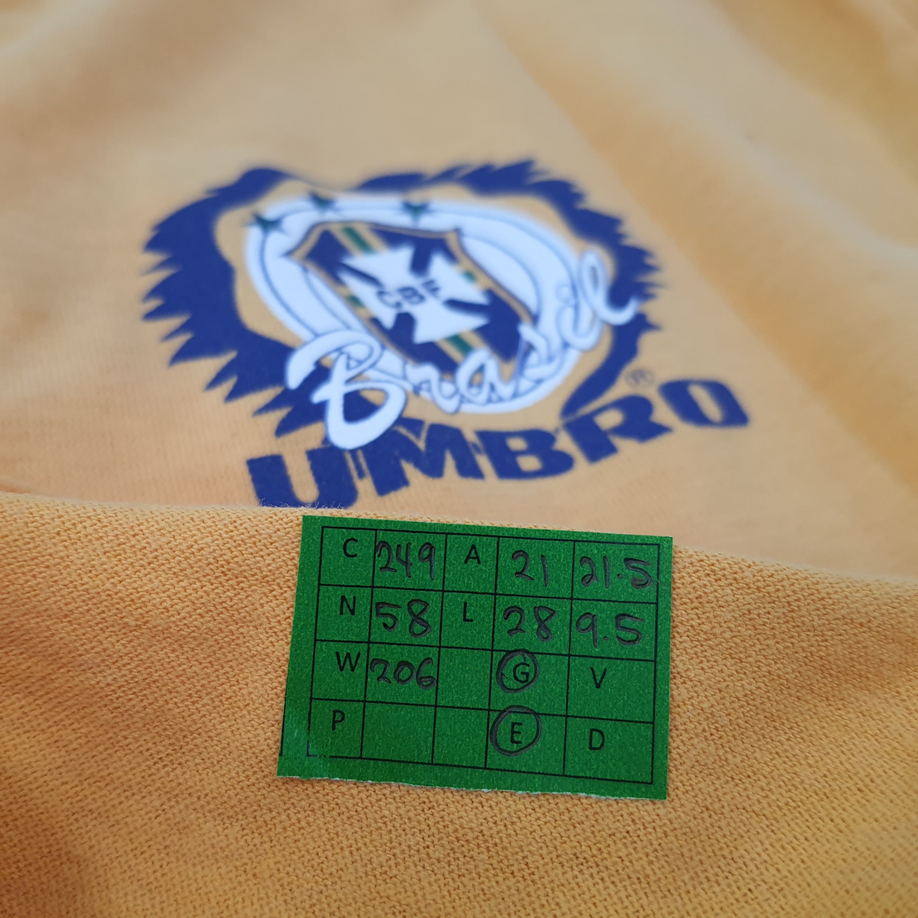 Umbro Vintage Umbro Brazil Football Team Tshirt C249N58 Size US L / EU 52-54 / 3 - 8 Thumbnail