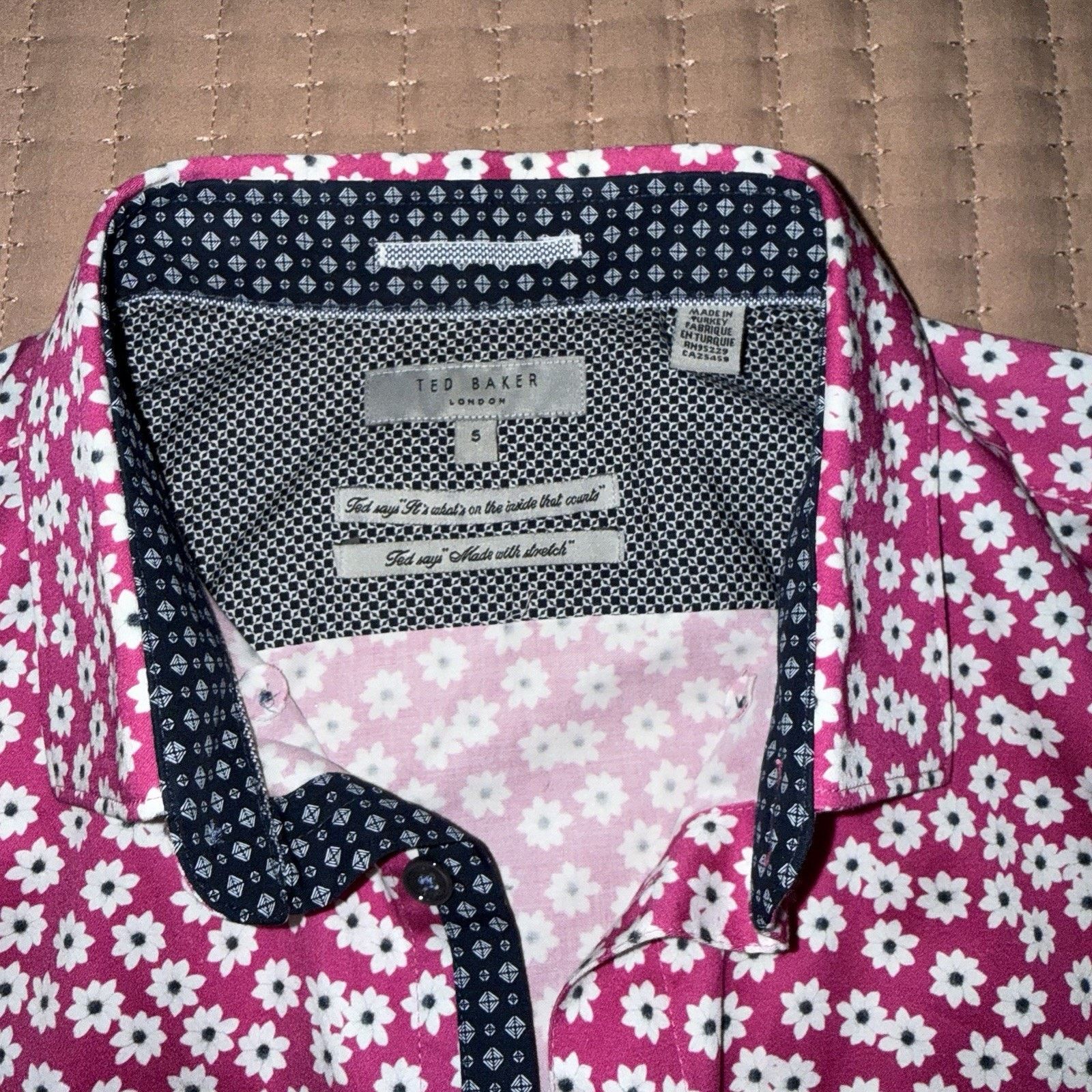 Ted Baker Ted Baker Pink Floral Valentine 💘 Button Down L Luxury EUC Size US L / EU 52-54 / 3 - 10 Thumbnail
