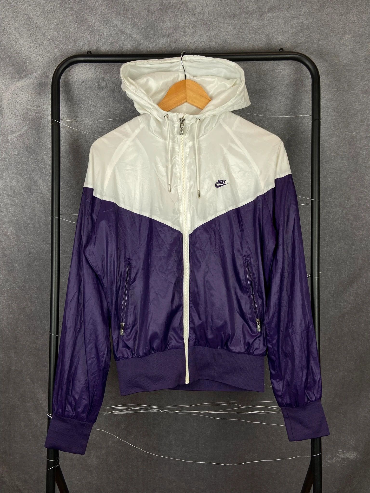 Nike Nike windbreaker jacket vintage 90s women’s white purple Size M / US 6-8 / IT 42-44 - 1 Thumbnail