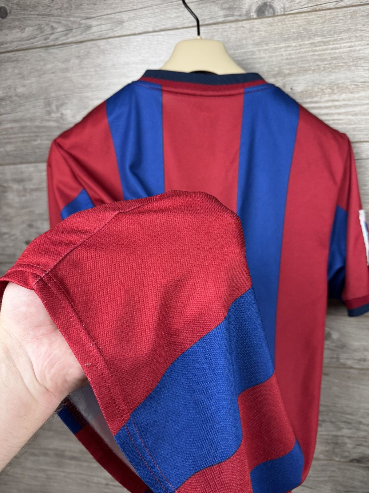Nike BARCELONA 1998 1999 HOME FOOTBALL NIKE SHIRT SOCCER JERSEY Size US S / EU 44-46 / 1 - 16 Thumbnail