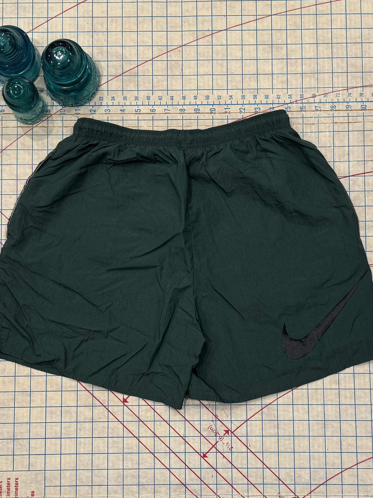 Nike Vintage 90’s Nike White Tag Big Swoosh Shorts Green Size L Size US 34 / EU 50 - 9 Thumbnail