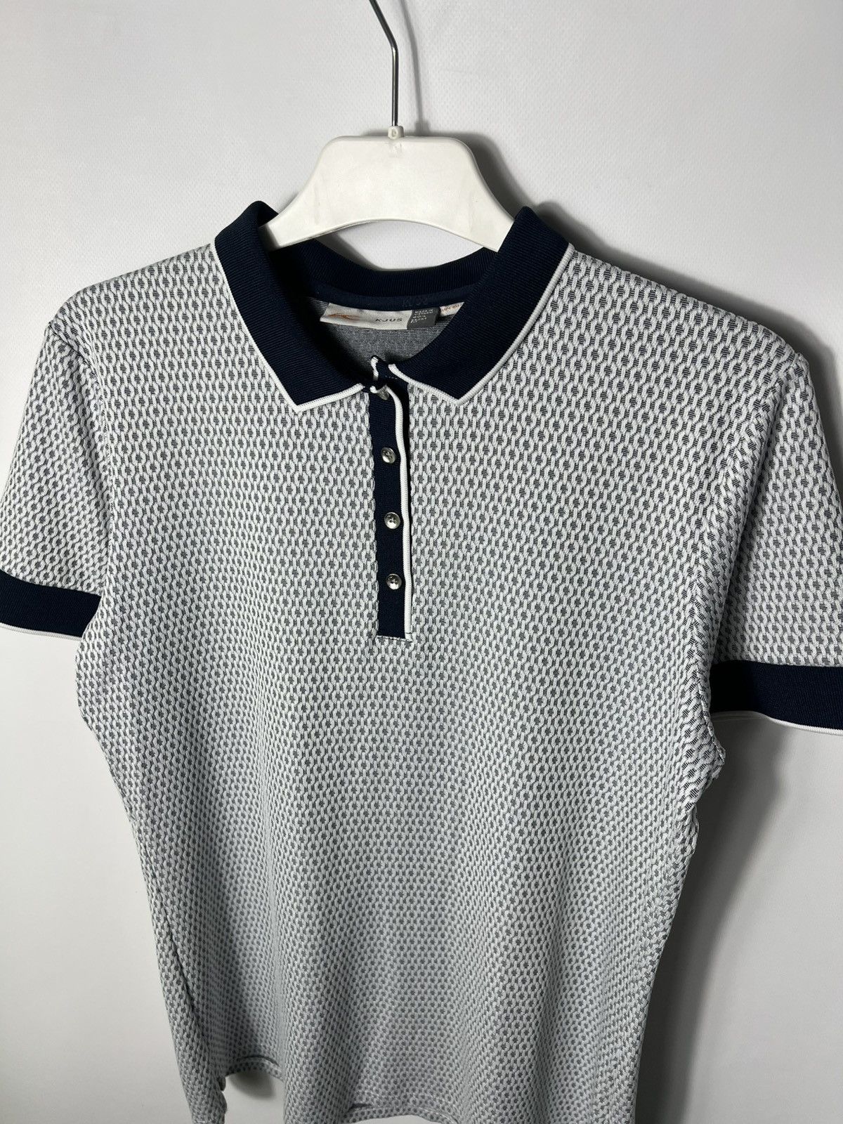 KJUS Vintage streetwear outdoor tracking hiking Kjus T-shirt Size L / US 10 / IT 46 - 2 Thumbnail