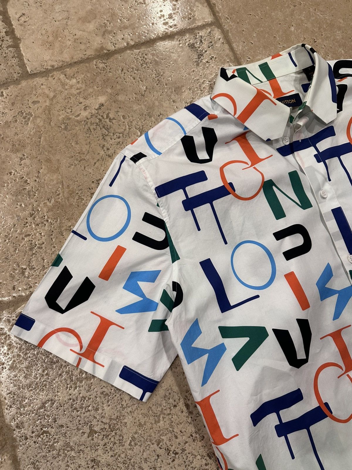 Louis Vuitton Louis Vuitton Electric Letters Multicolor White Button Shirt Size US L / EU 52-54 / 3 - 6 Thumbnail