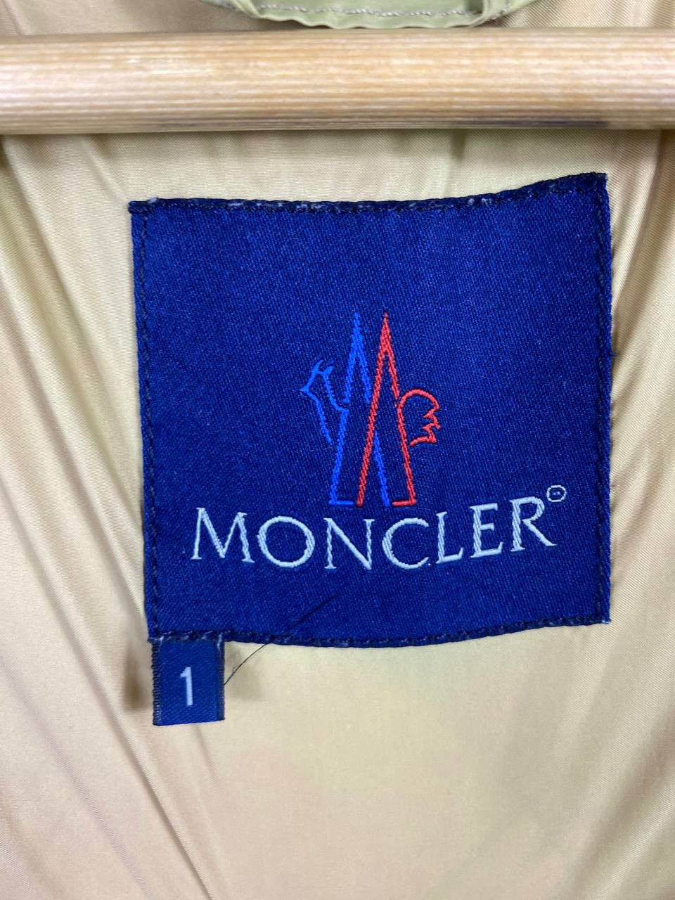 Moncler vintage moncler down puffer jacket very nice design Size US M / EU 48-50 / 2 - 7 Thumbnail