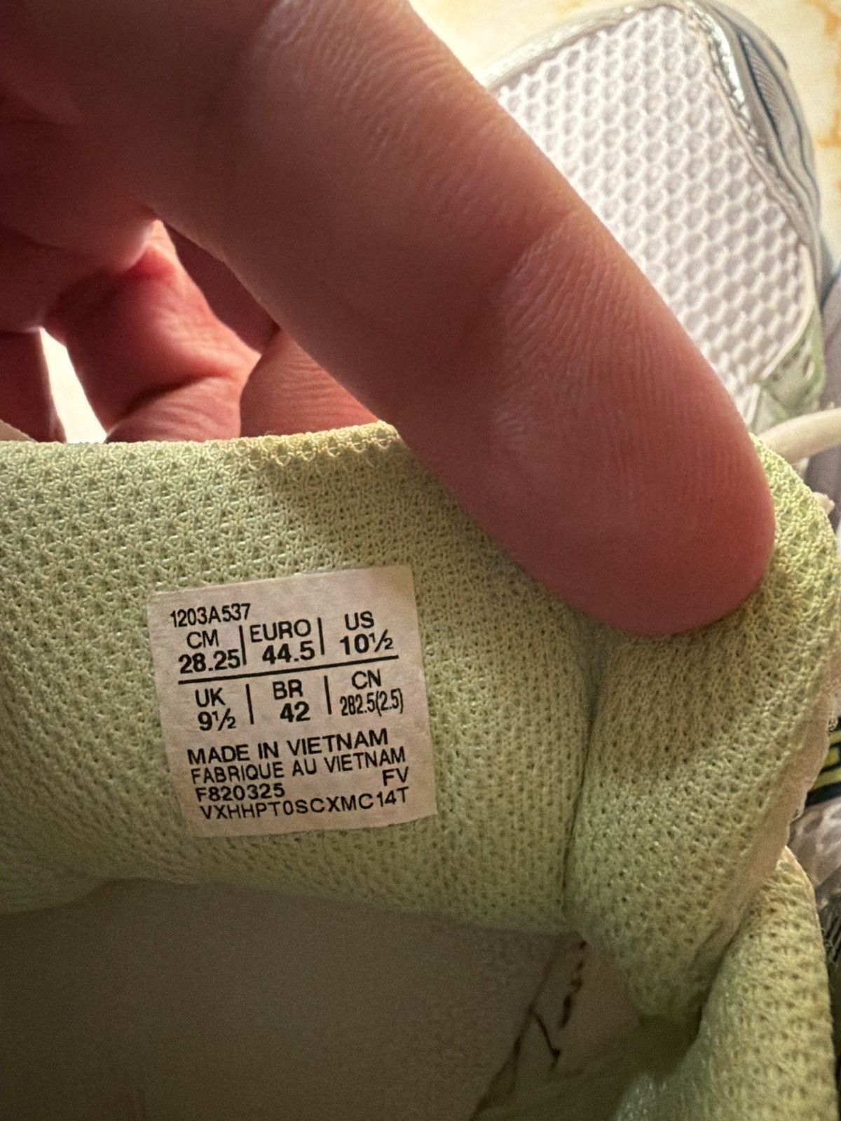 Asics Asics Gel Kayano 14 Size 10.5 White/Lime Green Silver Sprite Size US 10.5 / EU 43-44 - 10 Thumbnail