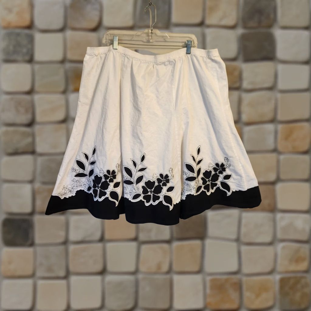 Vintage Chelsea Studio Skirt White Floral Embroidery Elastic Waist Midi A Line 30W Women Size 30" / US 8 / IT 44 - 1 Thumbnail