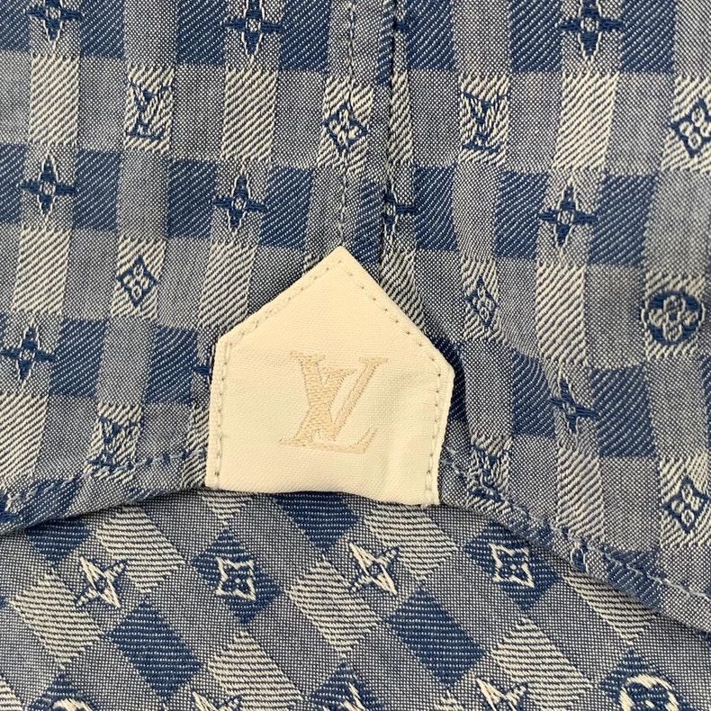 Louis Vuitton Louis Vuitton Long sleeve shirt with blue logo, full print Size US M / EU 48-50 / 2 - 5 Thumbnail