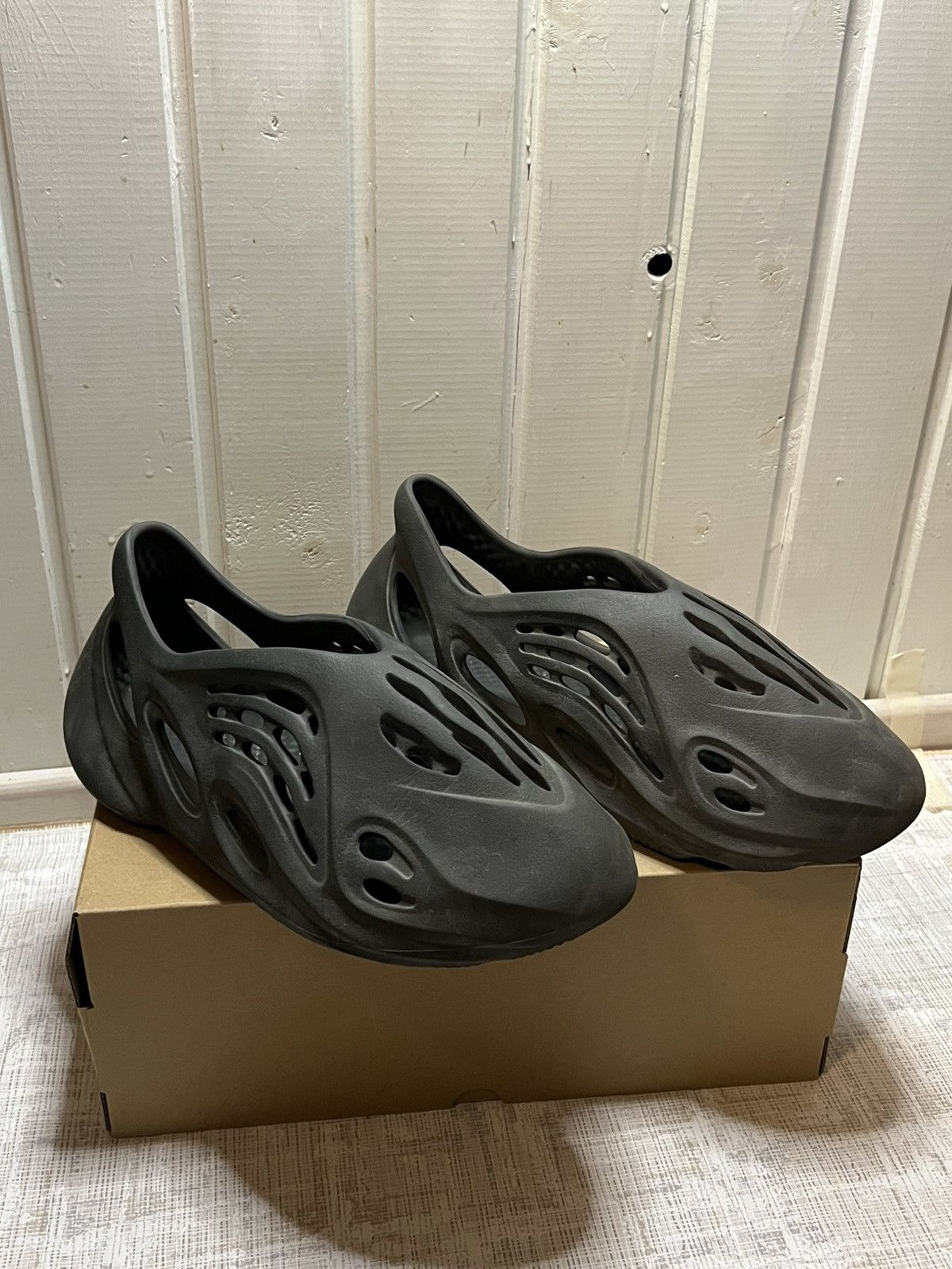 Yeezy ”Carbon” yeezy foam runner Size US 10 / EU 43 - 1 Thumbnail