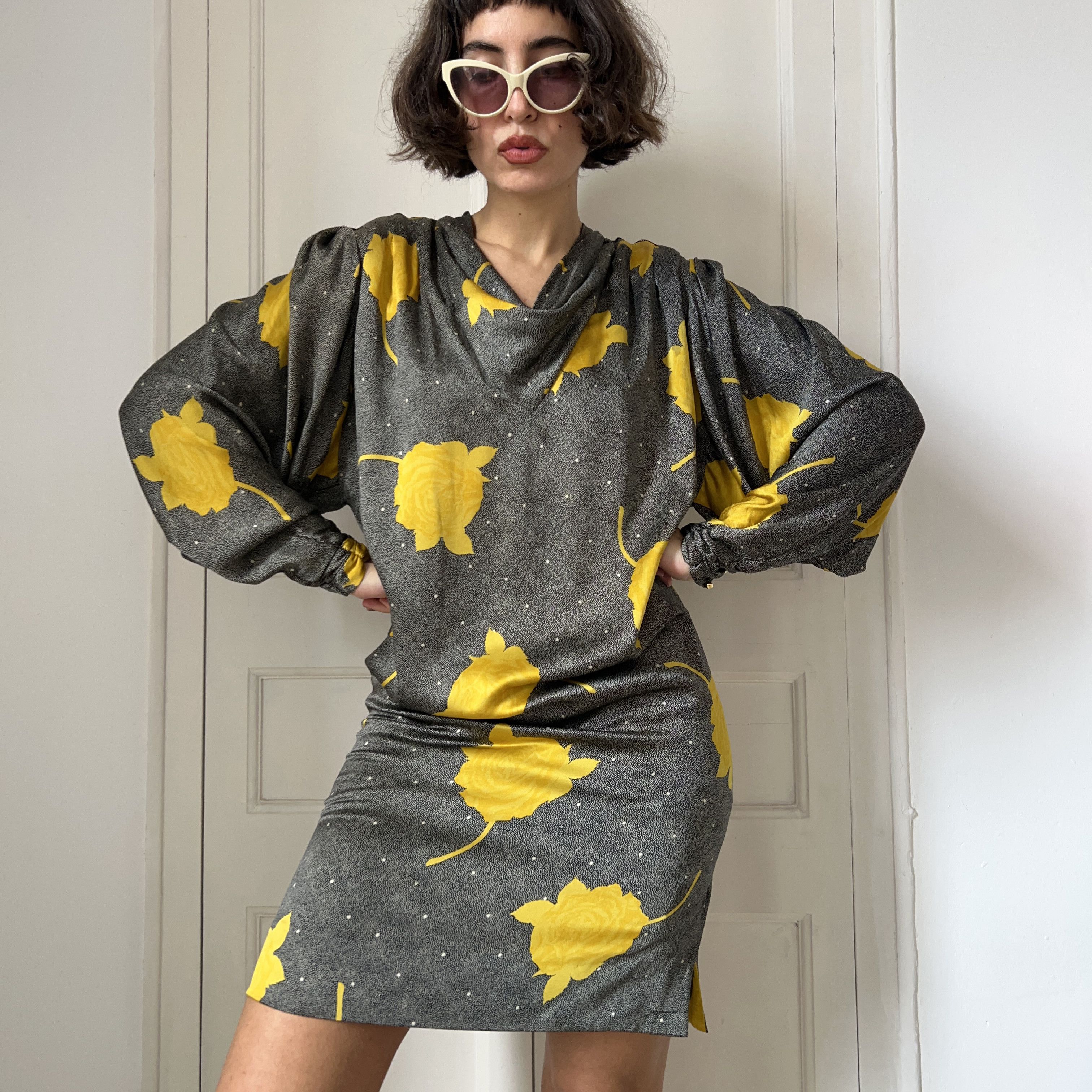 Vintage Vintage 80s Yellow Rose Print Wiggle Dress Size M / US 6-8 / IT 42-44 - 1 Thumbnail