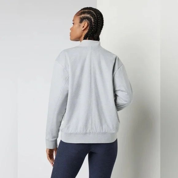 Vuori NWT Vuori Halo Basin Bomber Jacket Women Small Pale Gray NEW Size S / US 4 / IT 40 - 6 Thumbnail