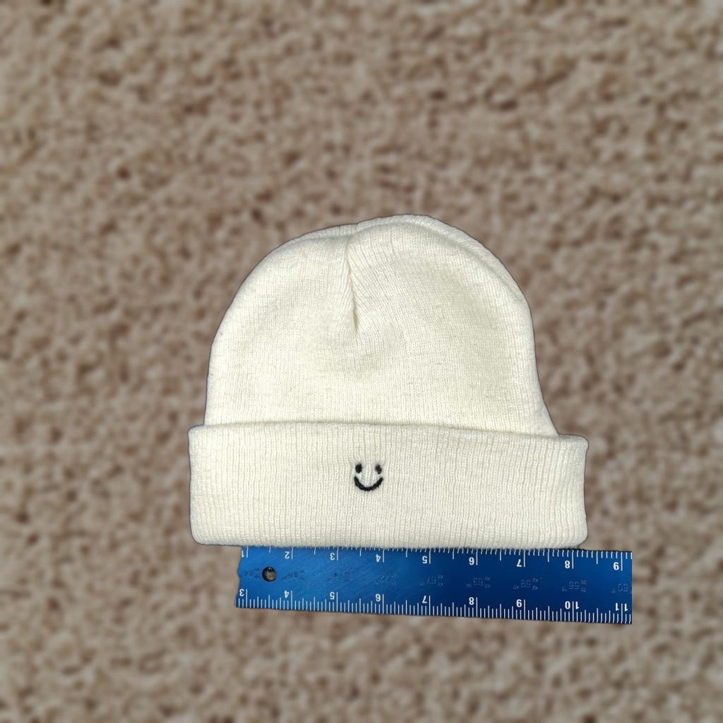 Vintage Happy Face Hat Beanie Unisex One Size White Knit Embroidered Stretch Winter Size ONE SIZE - 1 Thumbnail
