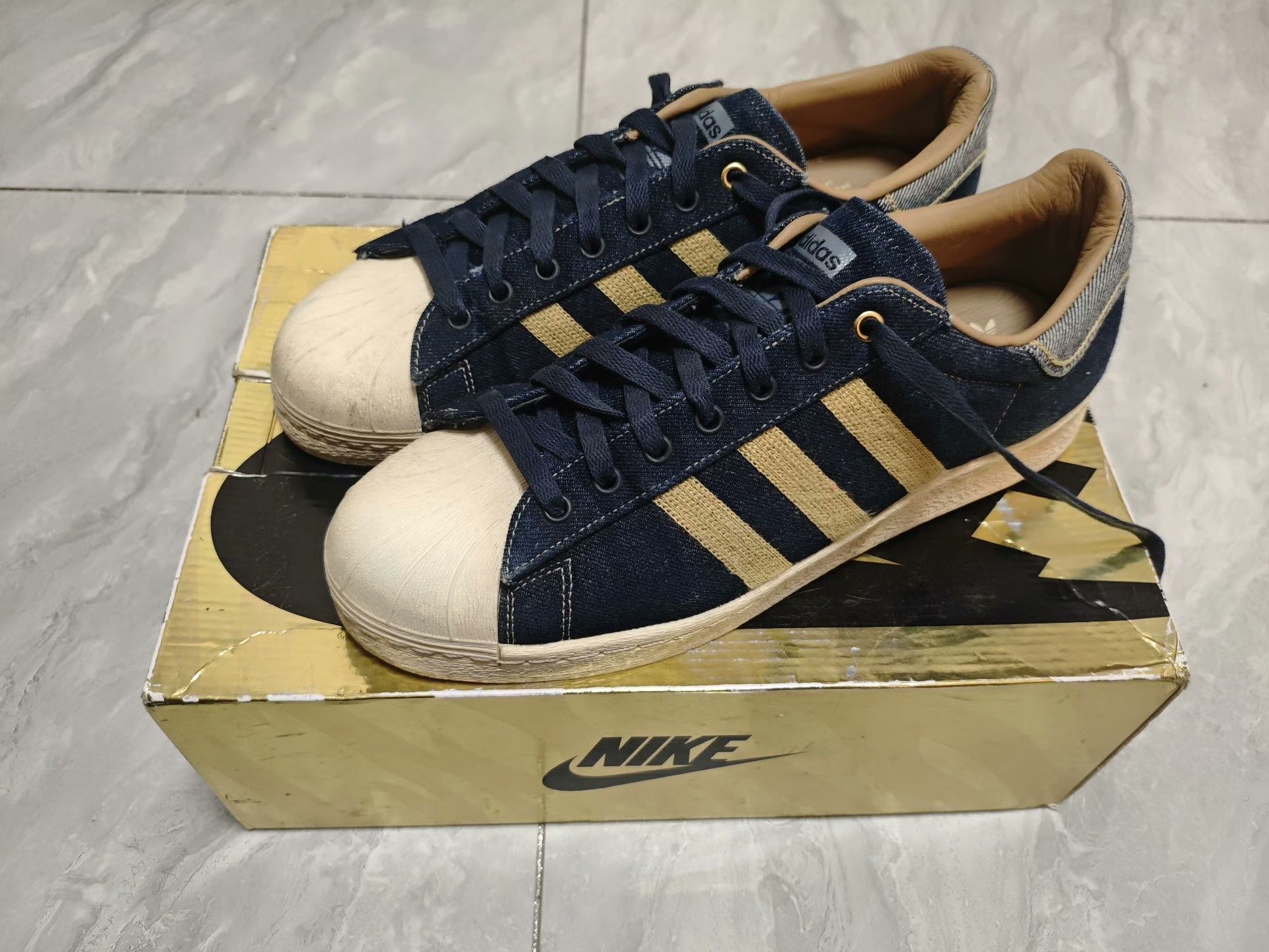 Adidas Adidas Blue Lowtop Sneakers 10 Men Size US 10 / EU 43 - 1 Thumbnail