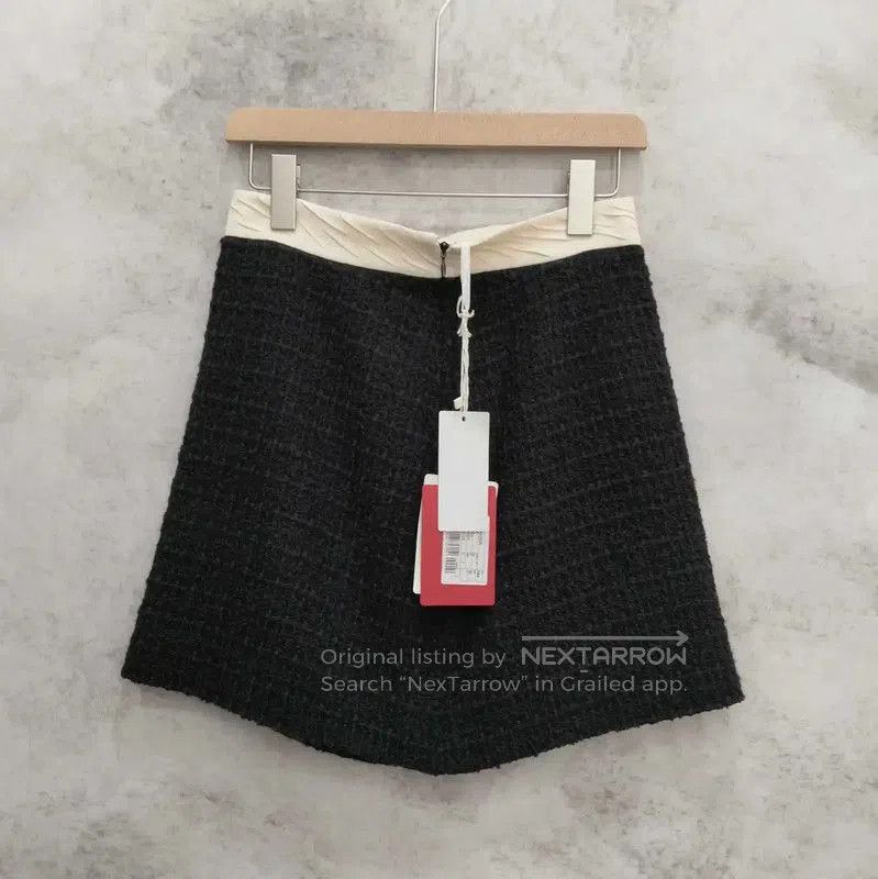 Valentino Valentino A-Line Skirt in Black and Cream . Size 31" - 2 Thumbnail
