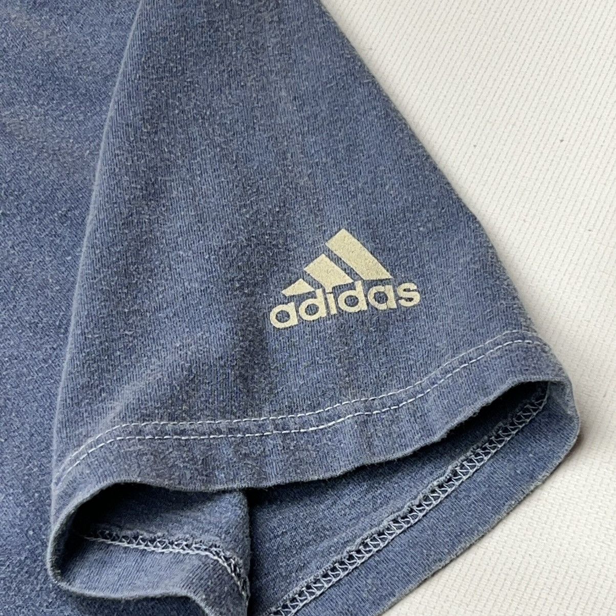 Adidas × New York Yankees × Vintage Adidas New York Yankees Tee Shirt Graphic Faded Baseball Y2K Size US L / EU 52-54 / 3 - 7 Thumbnail