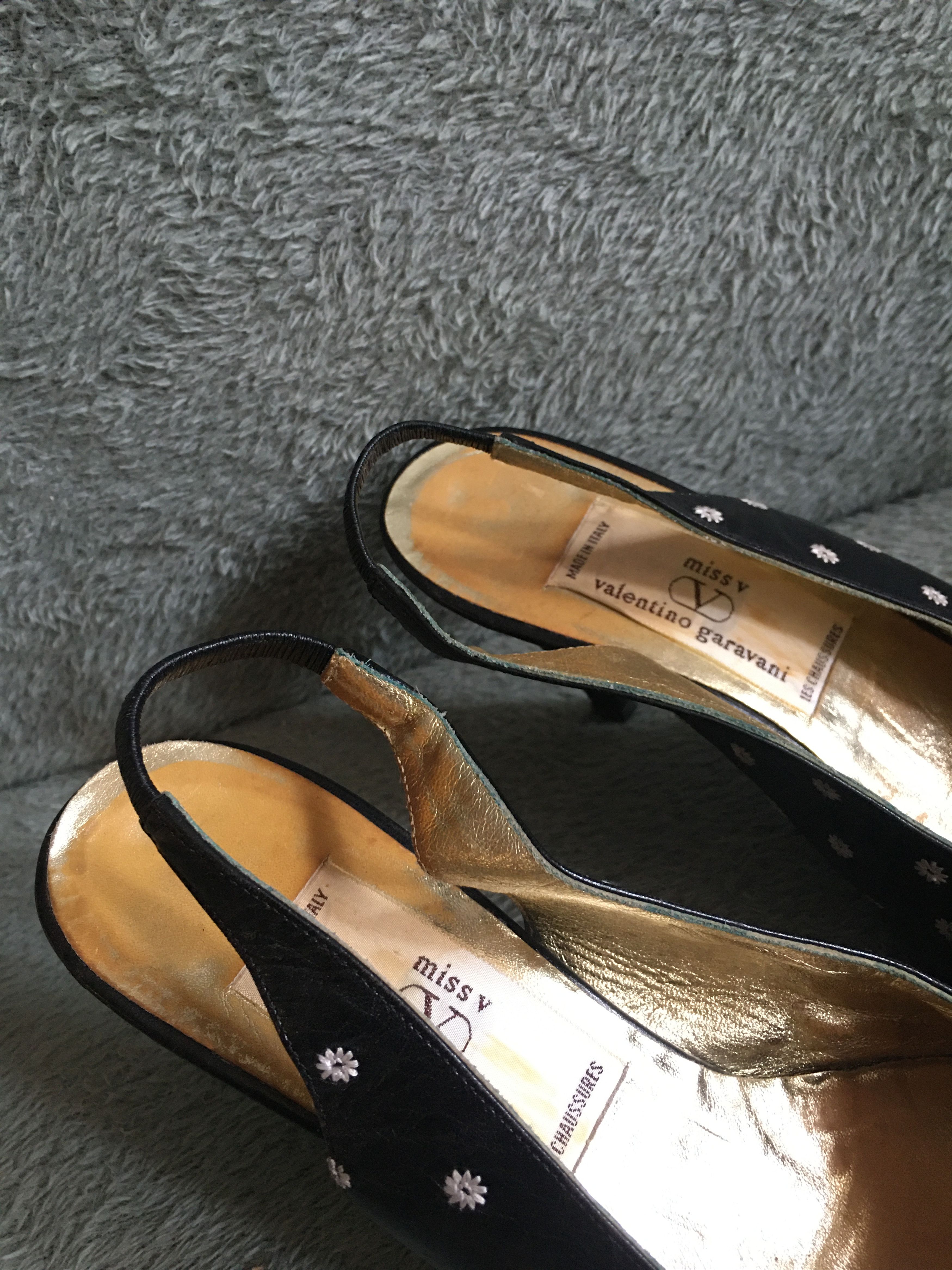 Valentino Valentino Garavani Leather Flowers Design Heels Size 8.5 Size US 8.5 / IT 38.5 - 10 Thumbnail