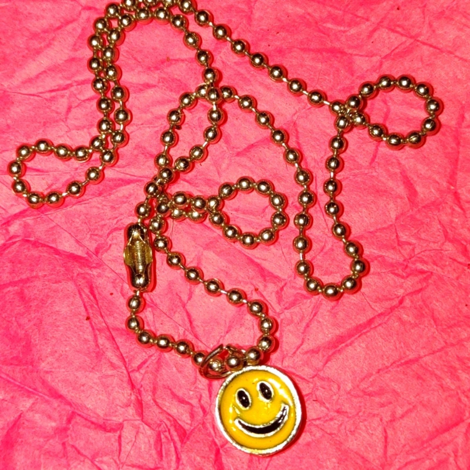 Vintage 1960s vintage smiley face on silver chain Size ONE SIZE - 1 Thumbnail