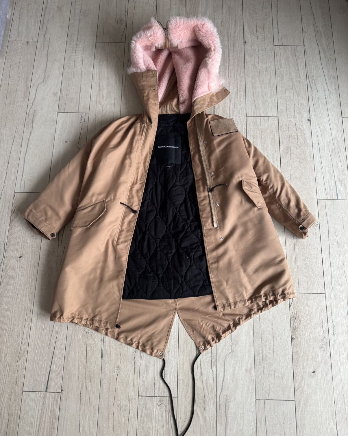 Calvin Klein 205W39NYC FW17 Calvin Klein 205W39NYC Pink Fur Orange Fishtail Parka Size US L / EU 52-54 / 3 - 7 Thumbnail